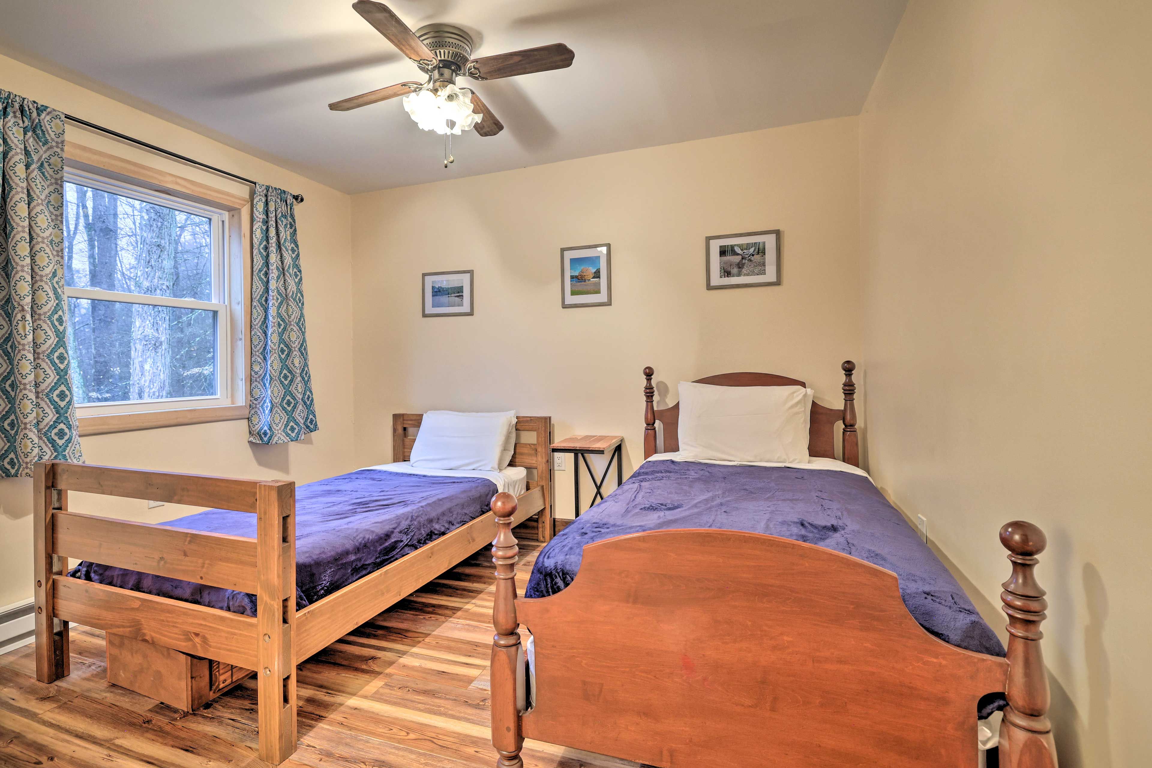 Bedroom 2 | 2 Twin Beds