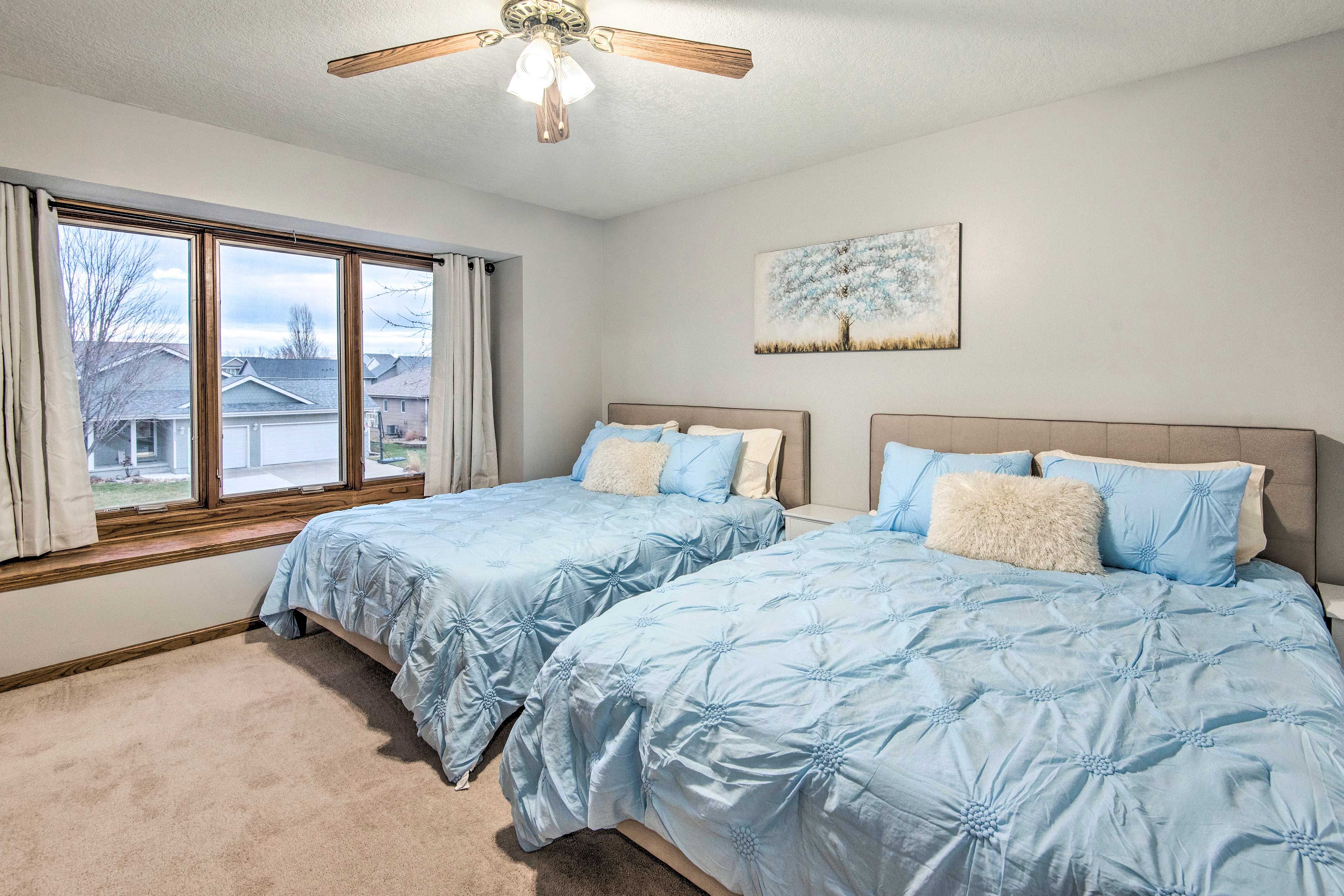 Bedroom 2 | 2 Queen Beds | Hangers Provided