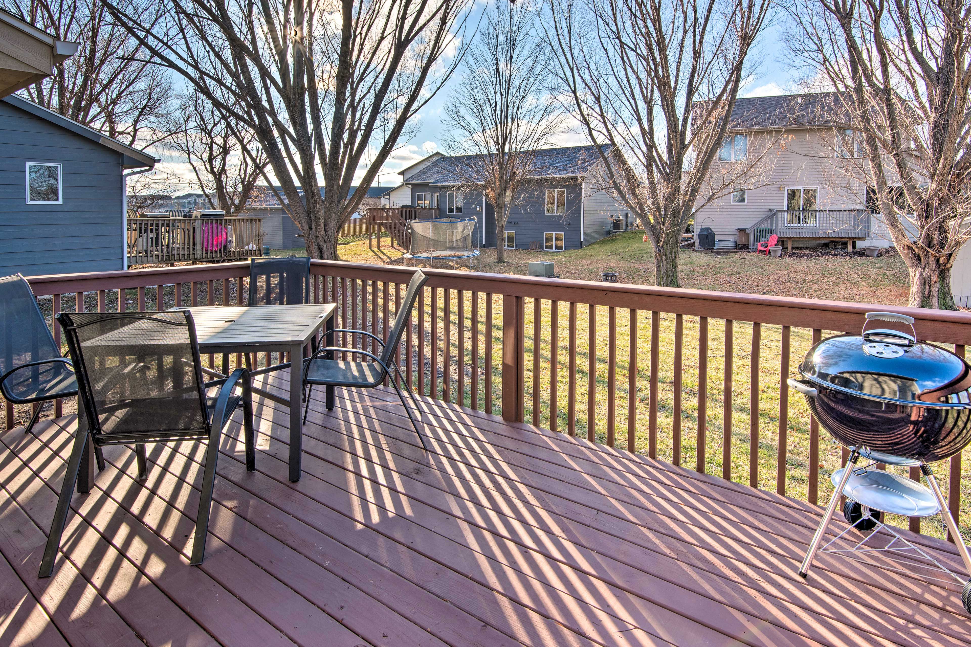 Private Deck | Charcoal Grill | Yard