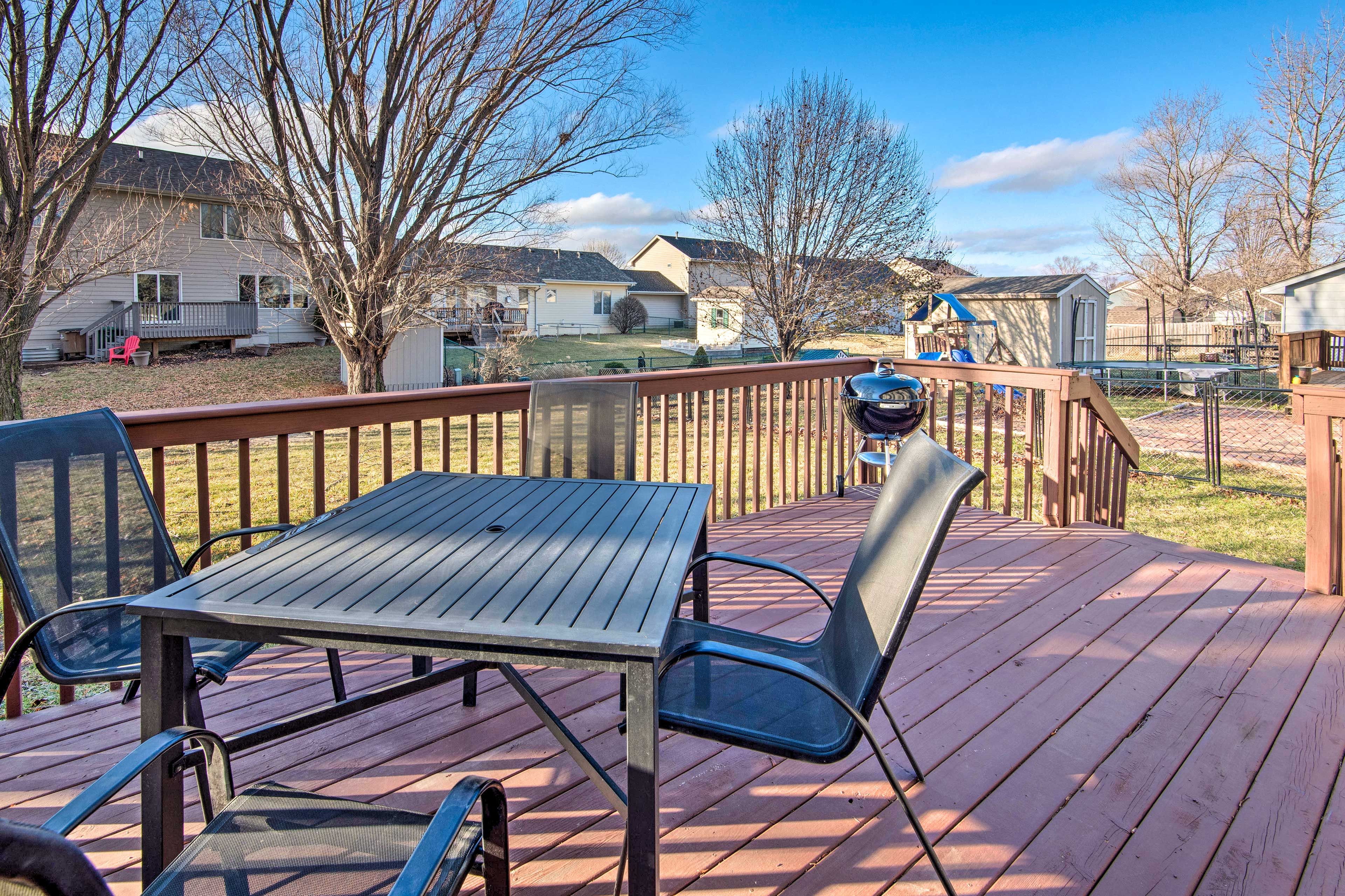 Private Deck | Charcoal Grill | Yard