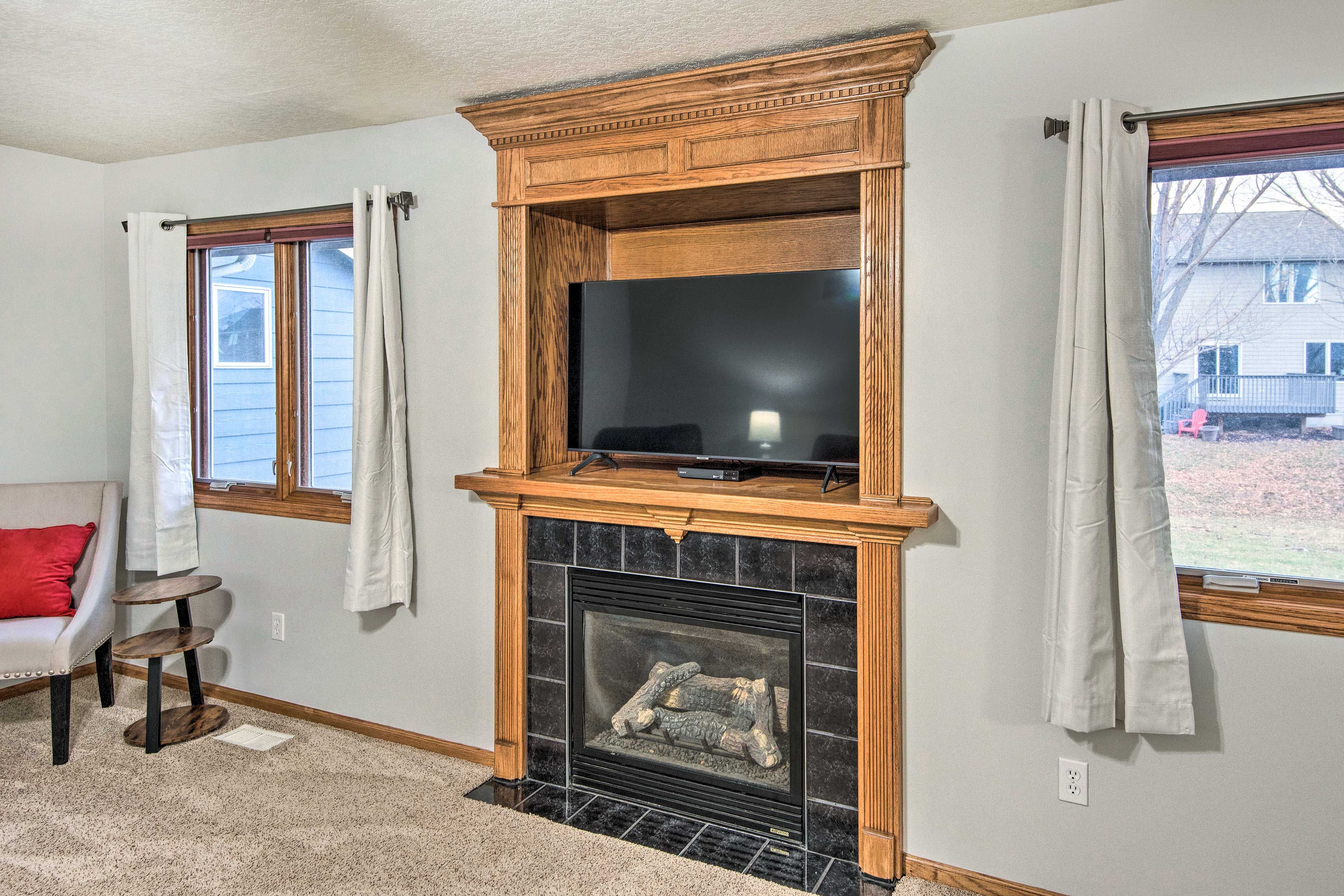 Fireplace (Decorative Only)