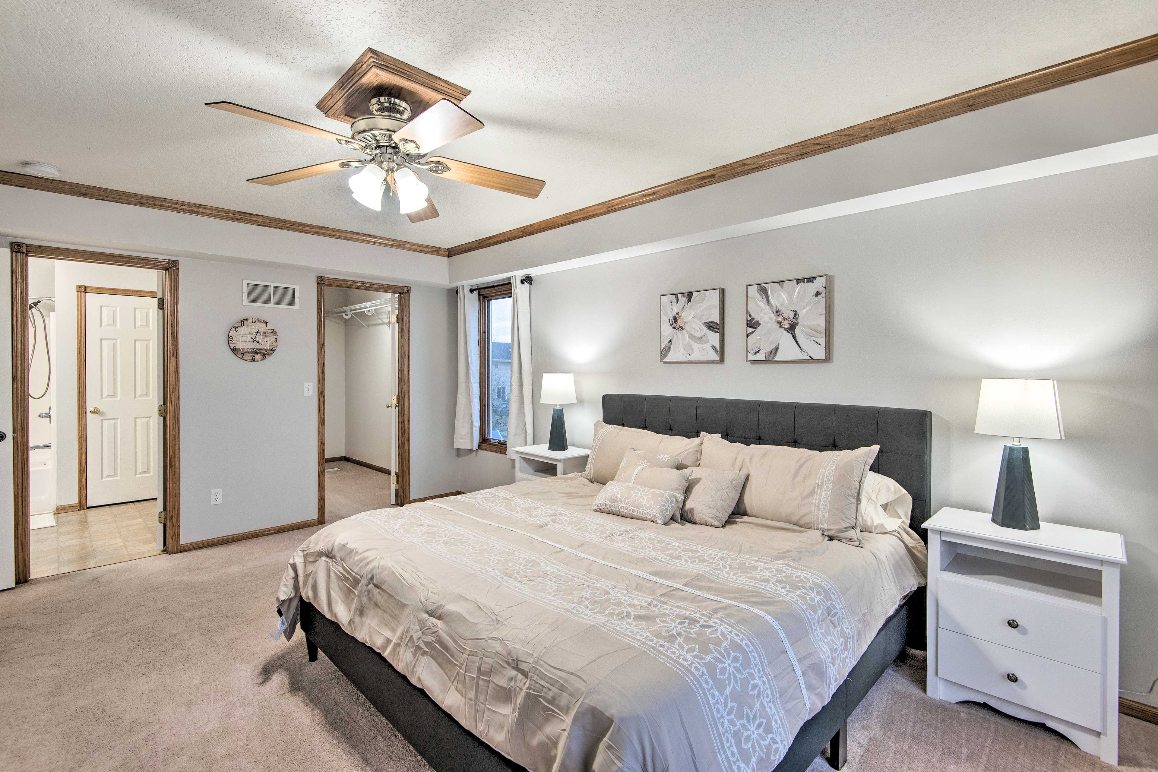 Bedroom 1 | King Bed | Smart TV | En-Suite Bathroom