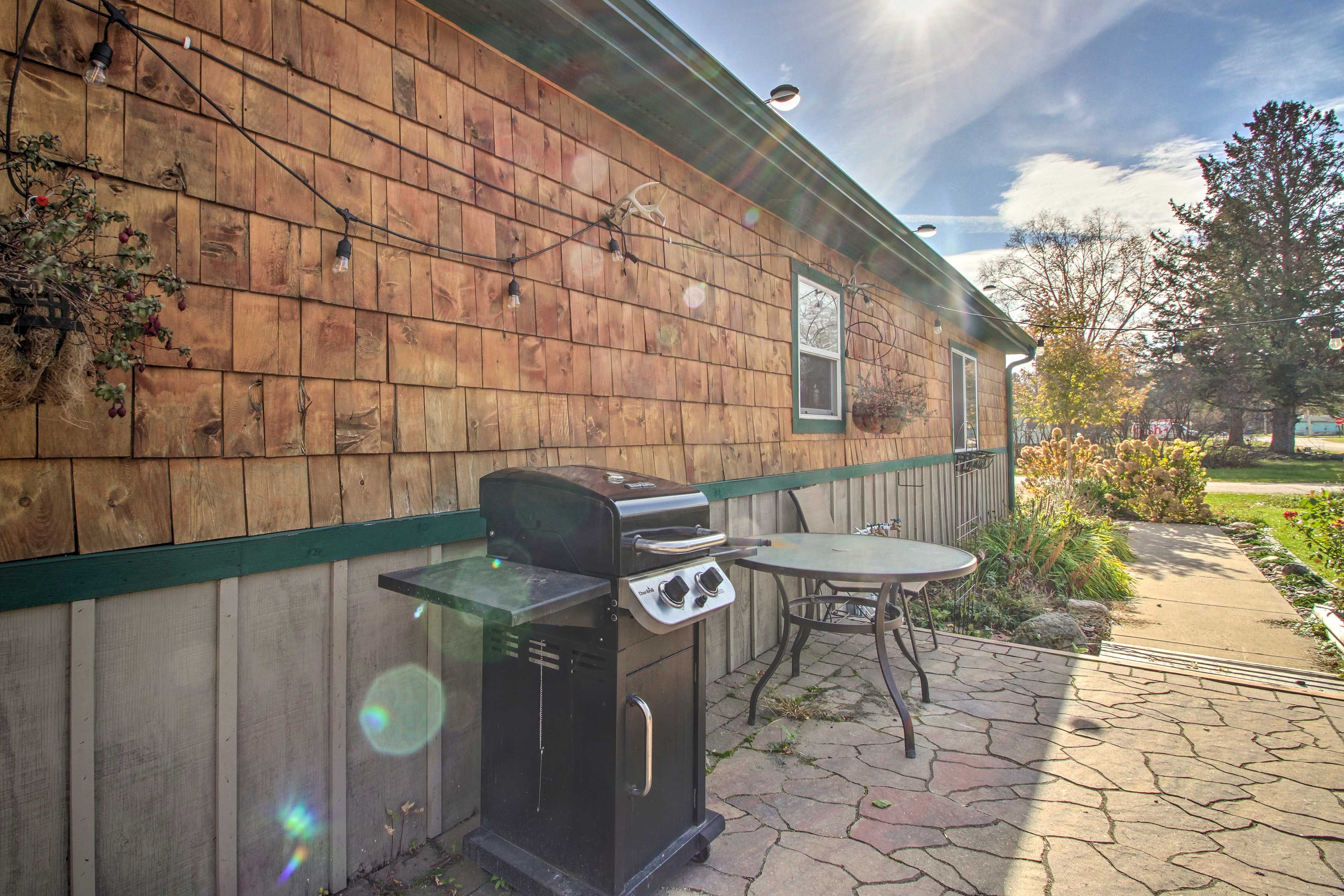 Patio | Gas Grill | Outdoor Dining
