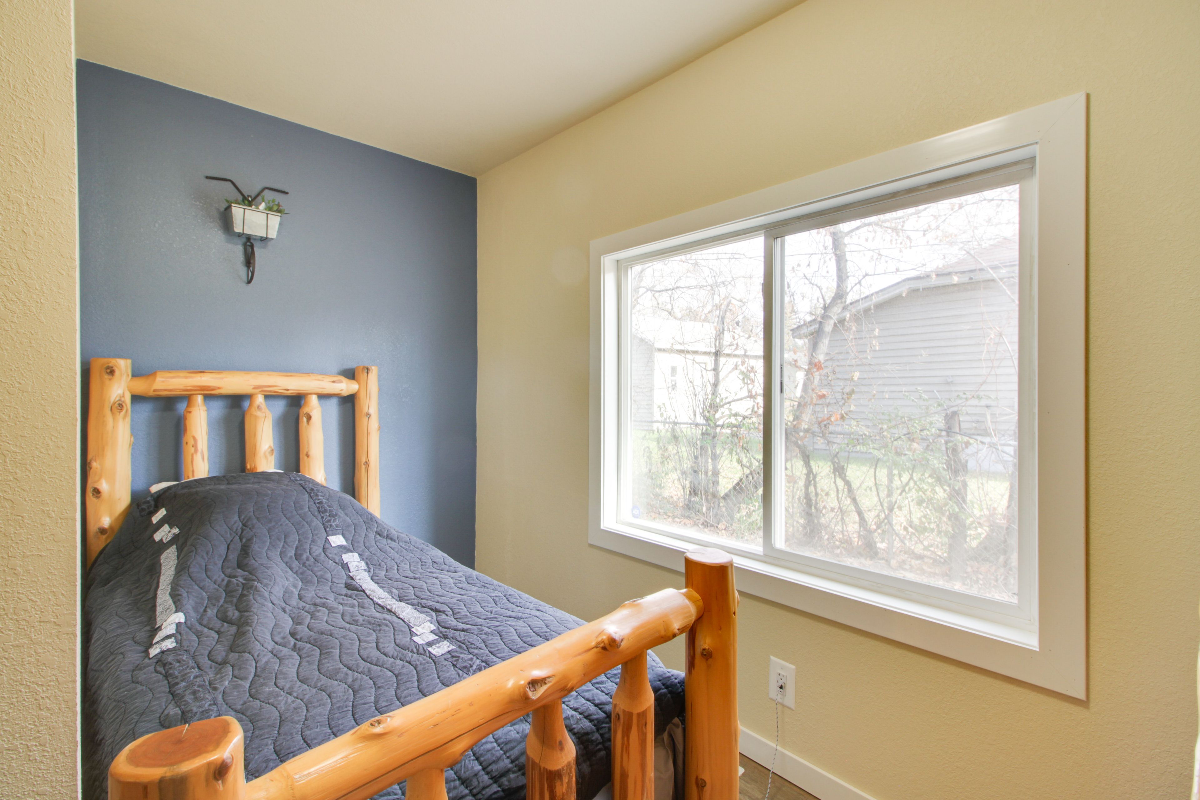 Bedroom 3 | Twin Bed | Flat-Screen TV