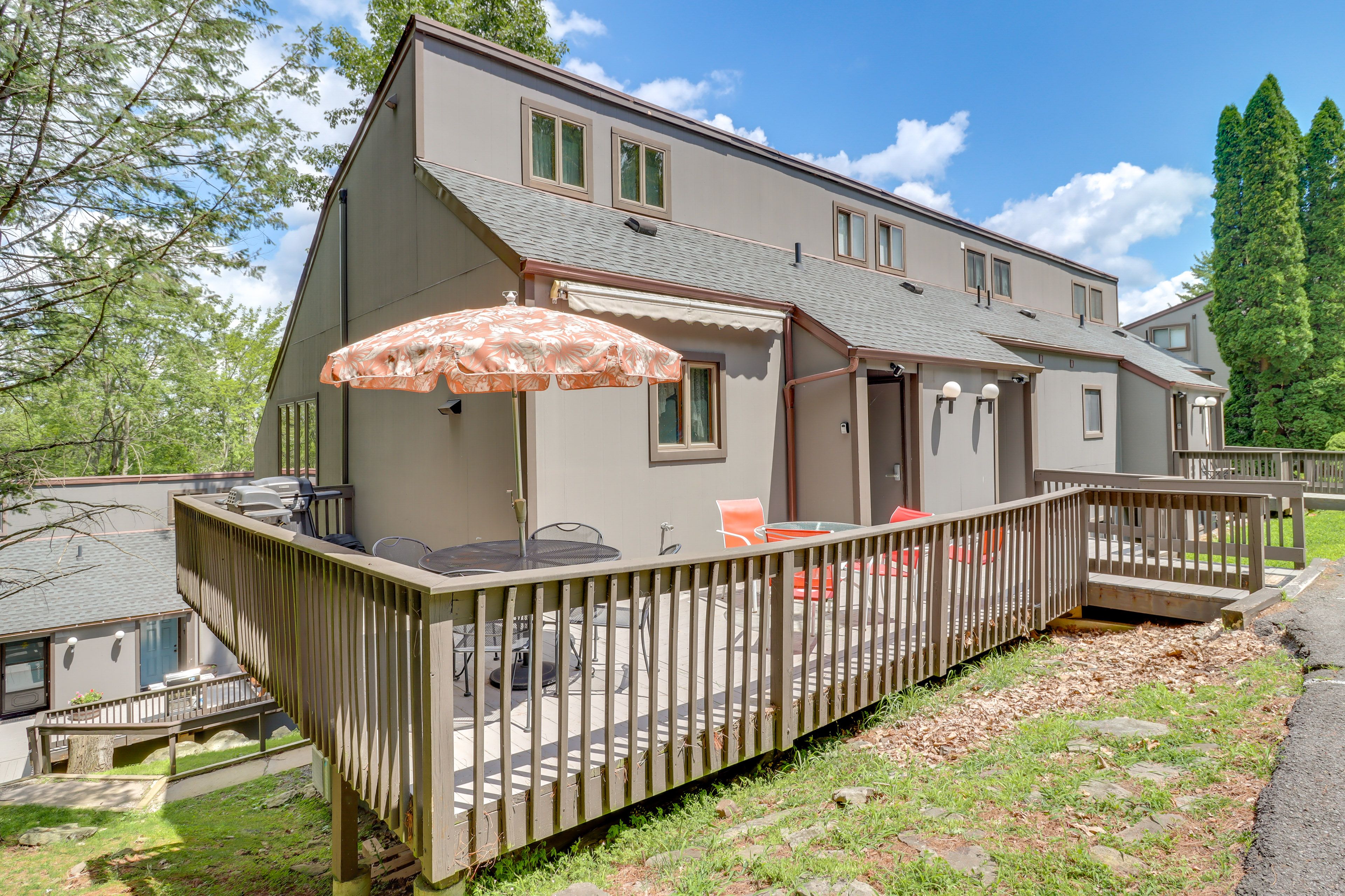 Tannersville Vacation Rental | 3BR | 2BA | 1,350 Sq Ft | Step-Free Access