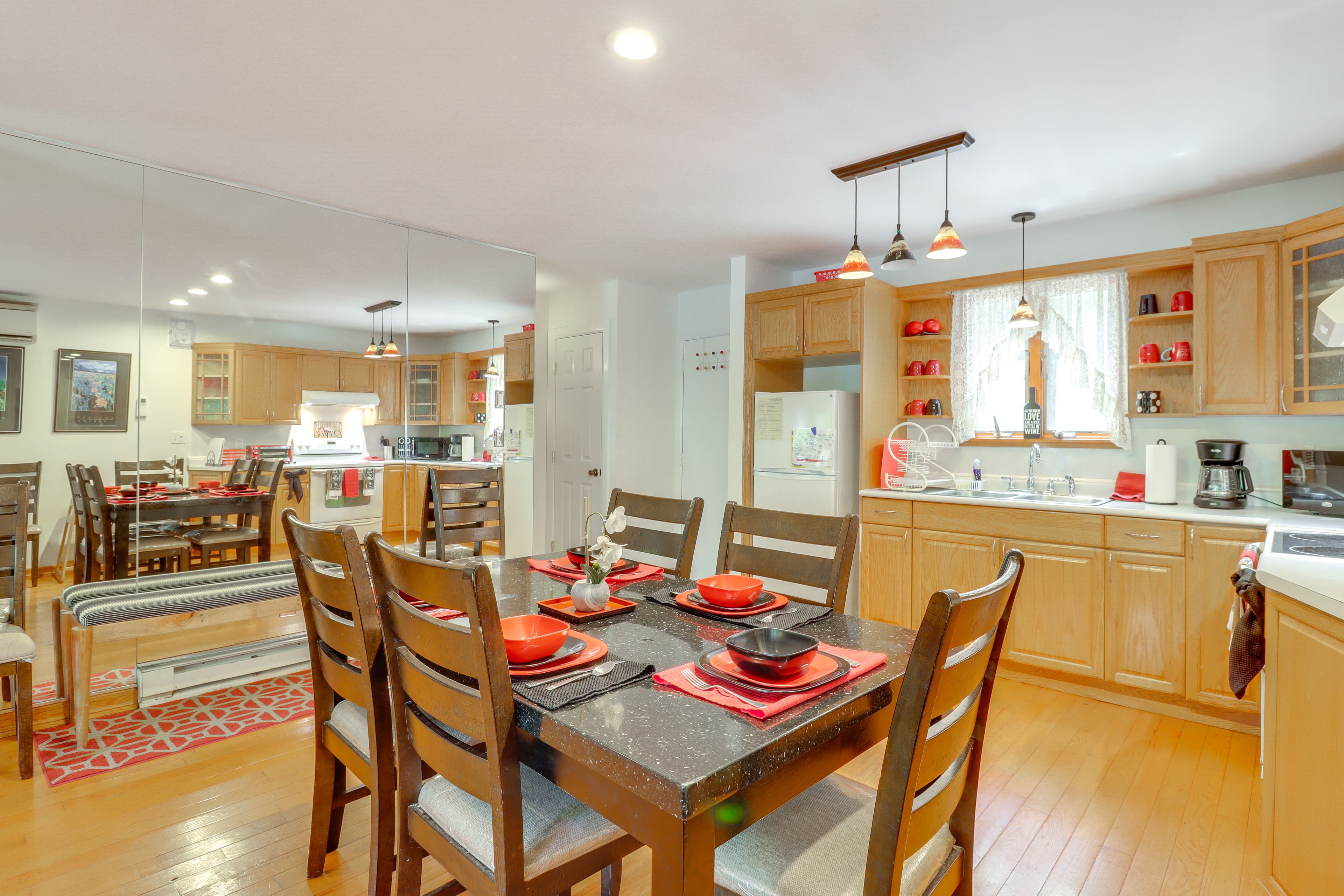 Dining Area | Dishware/Flatware Provided