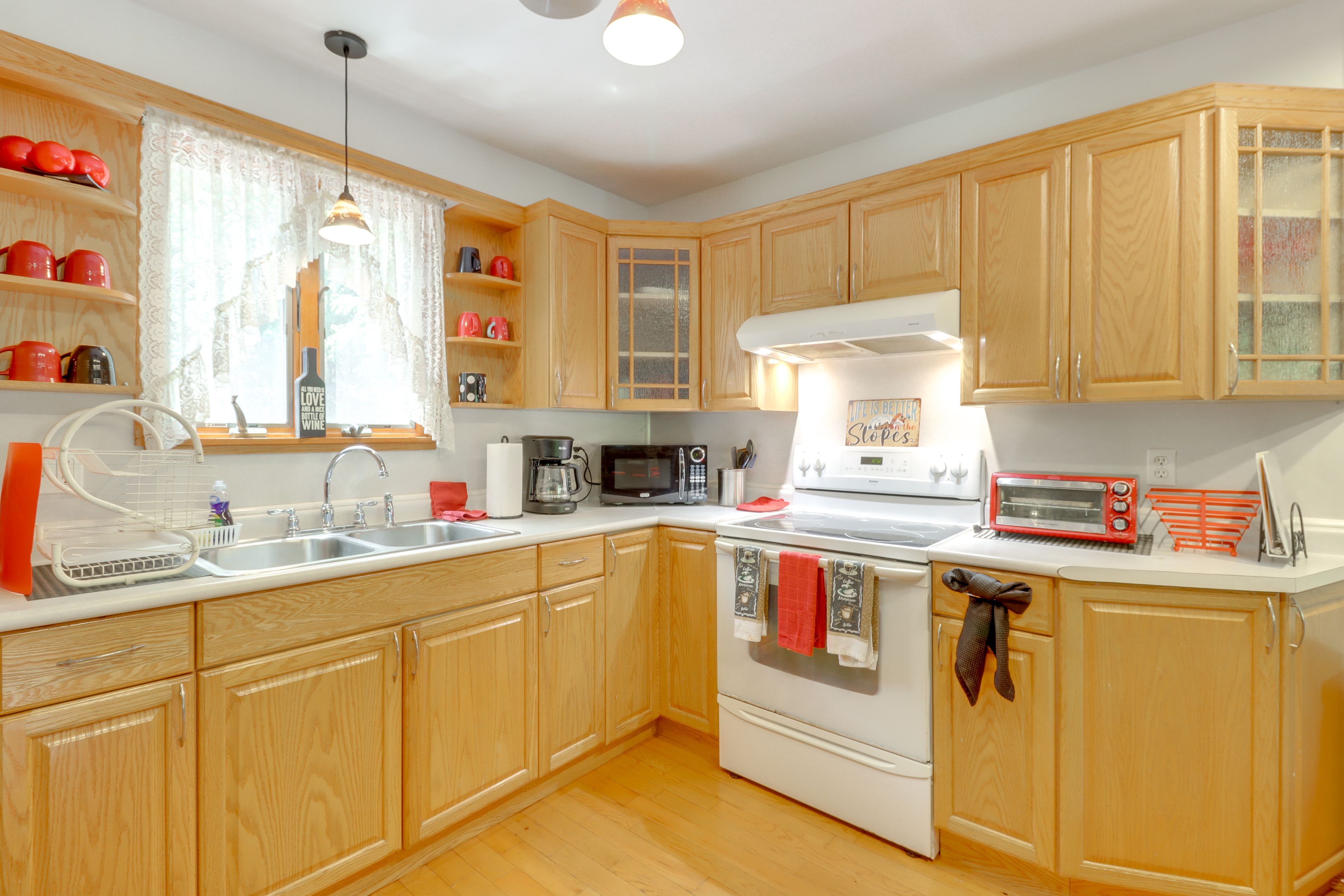 Kitchen | Cooking Basics | Coffee Maker | Paper Towels/Trash Bags Provided