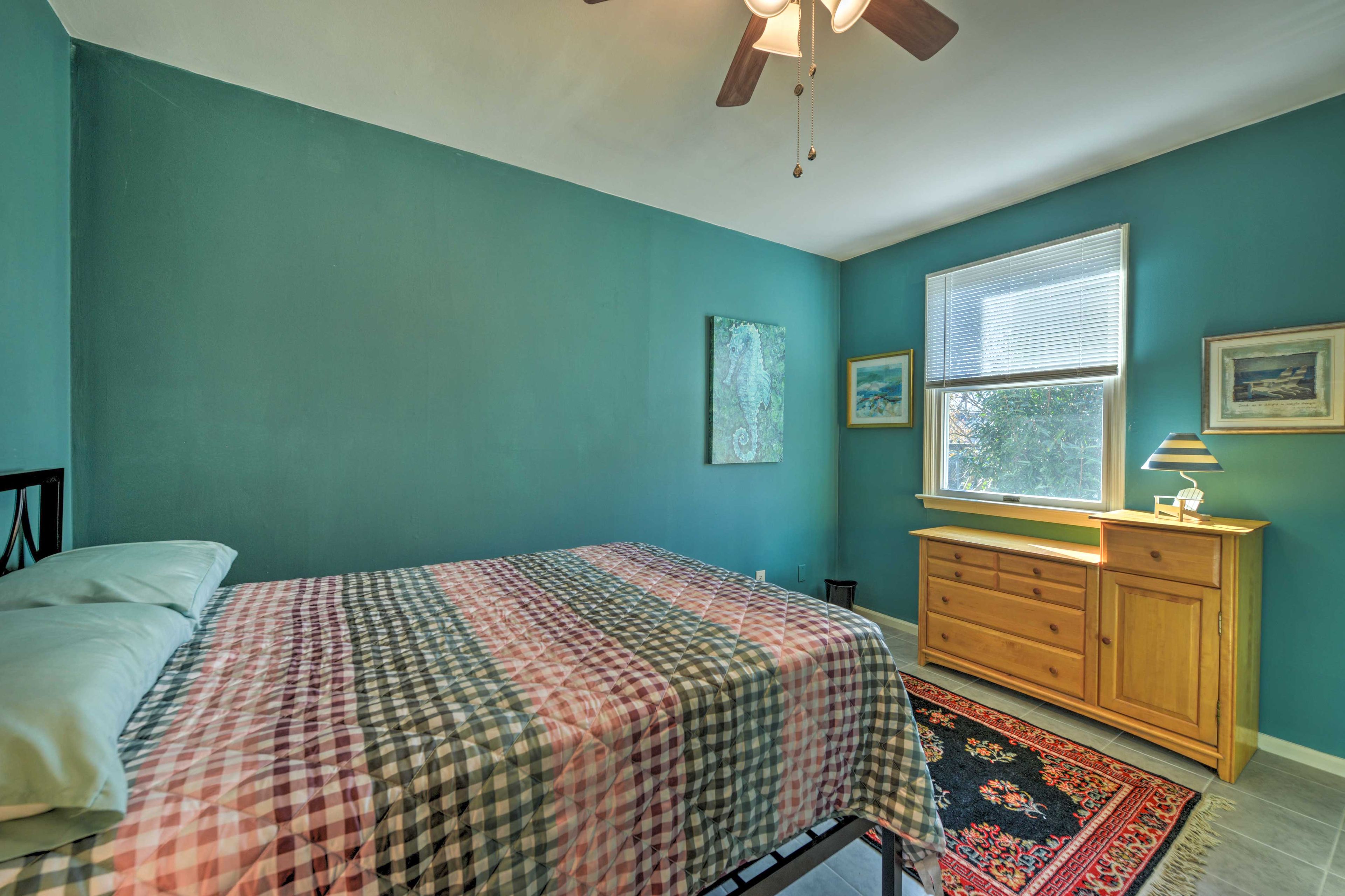 Bedroom 2 | Full Bed | Ceiling Fans