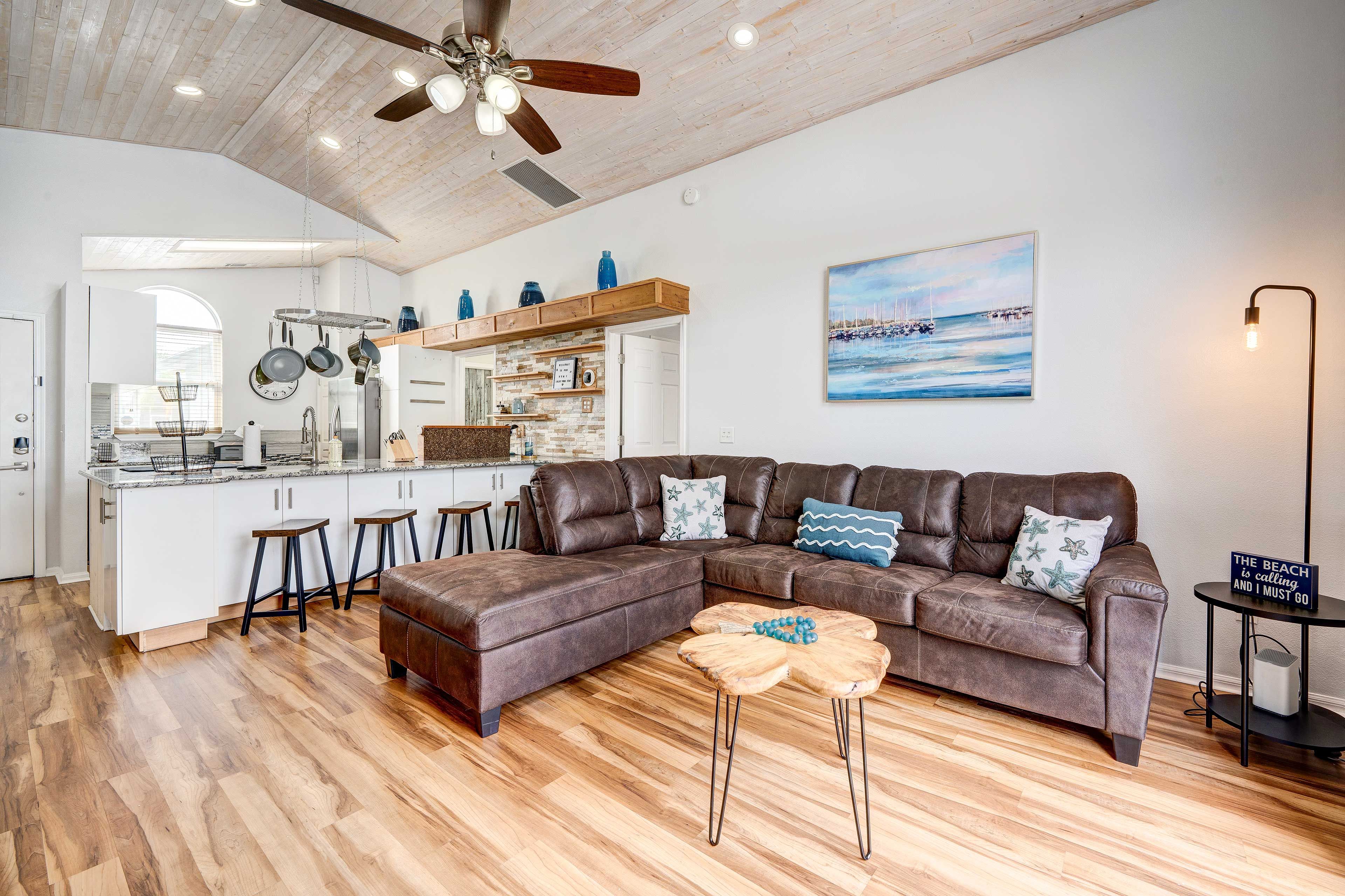 Living Area | Single Story | Queen Sleeper Sofa