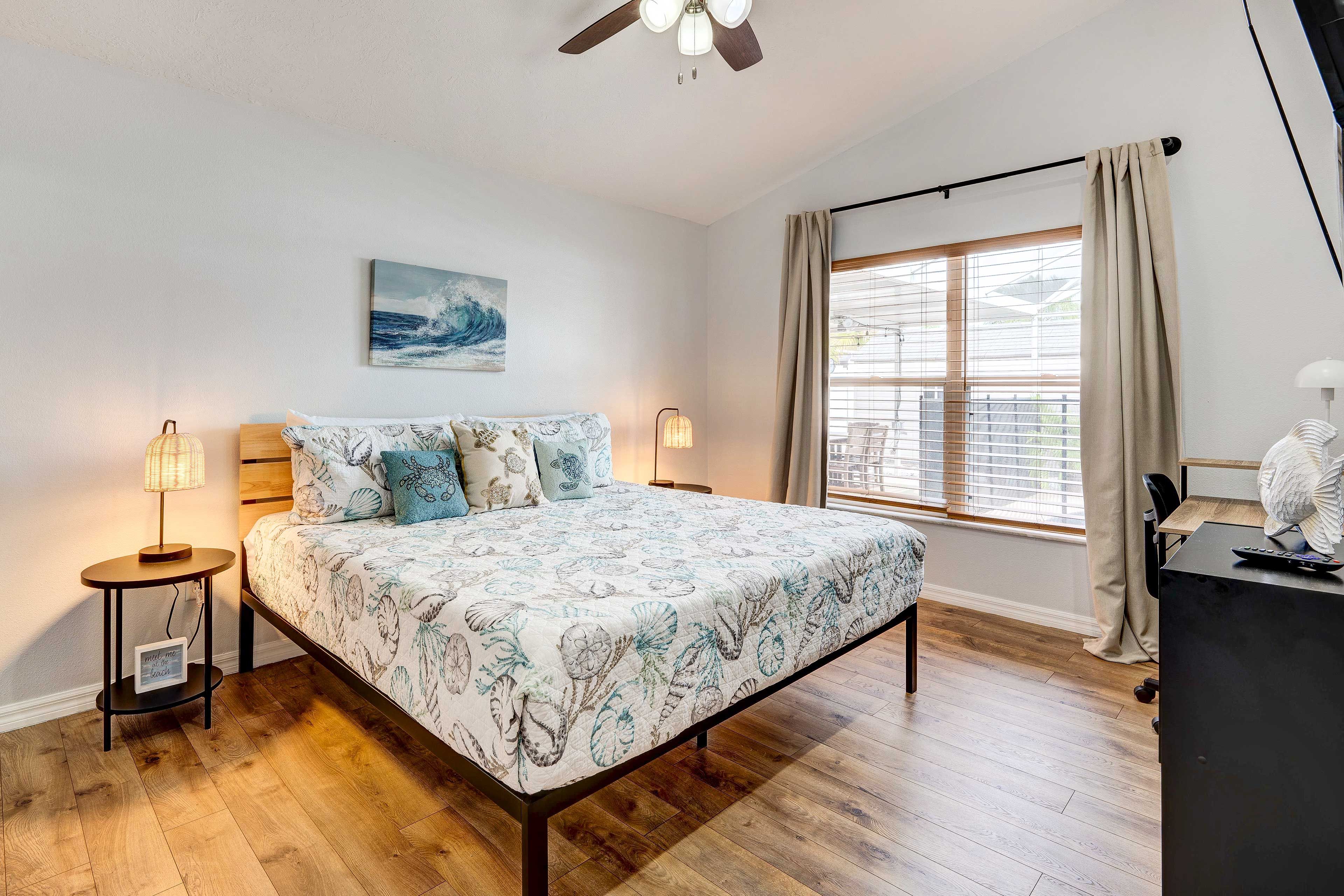 Bedroom 1 | King Bed
