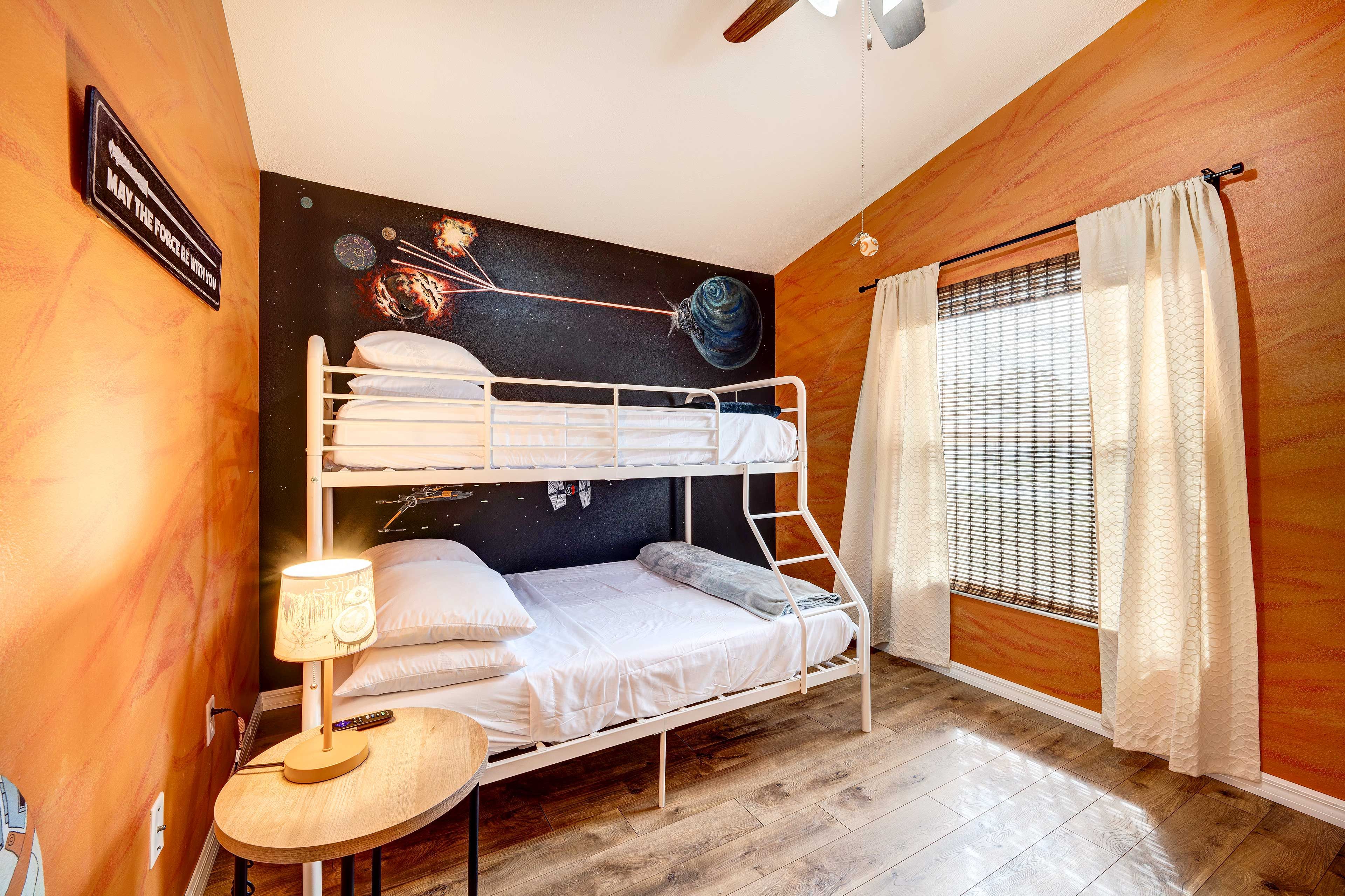 Bedroom 3 | Twin/Full Bunk Bed