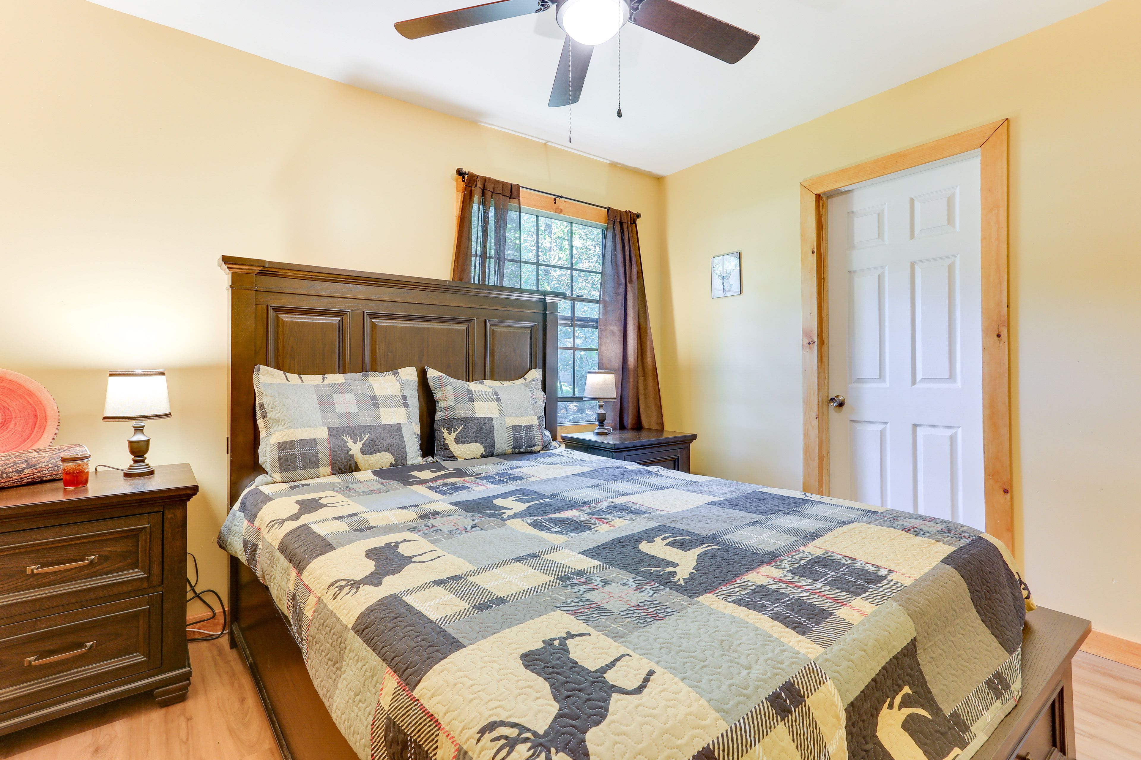 Bedroom 2 | Queen Bed