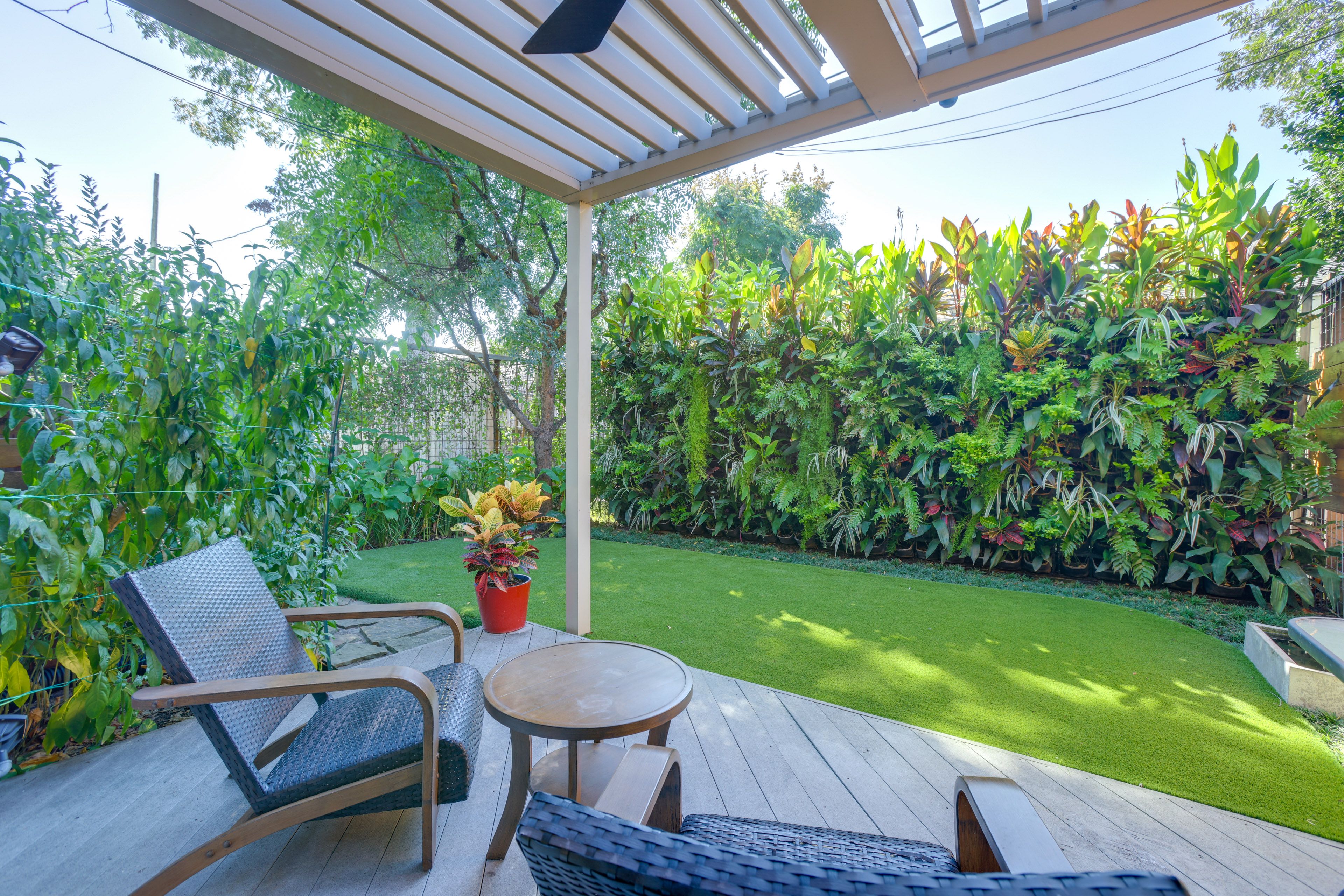 Private Backyard | Adjustable Pergola