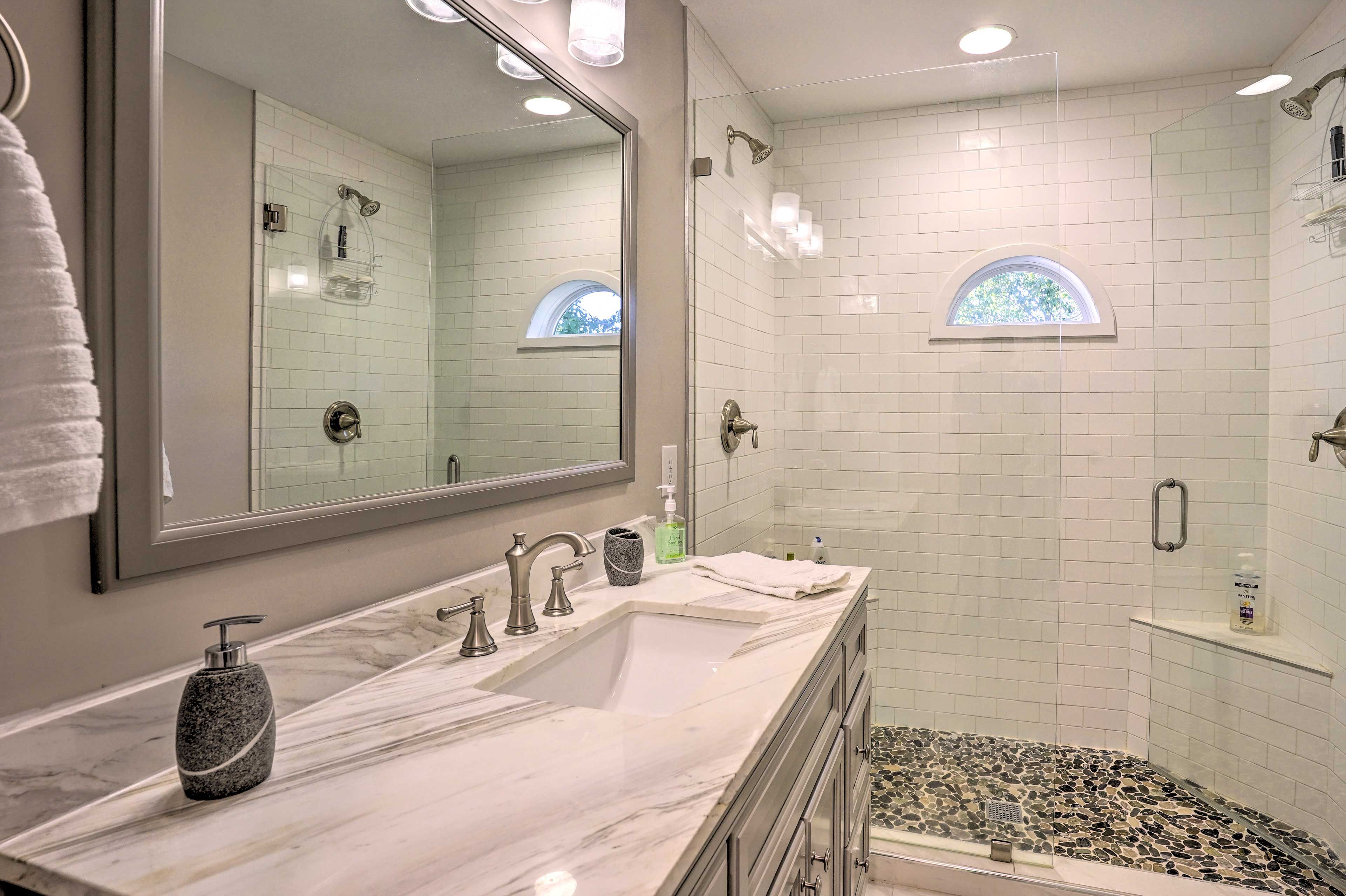 Full Bath | Complimentary Toiletries