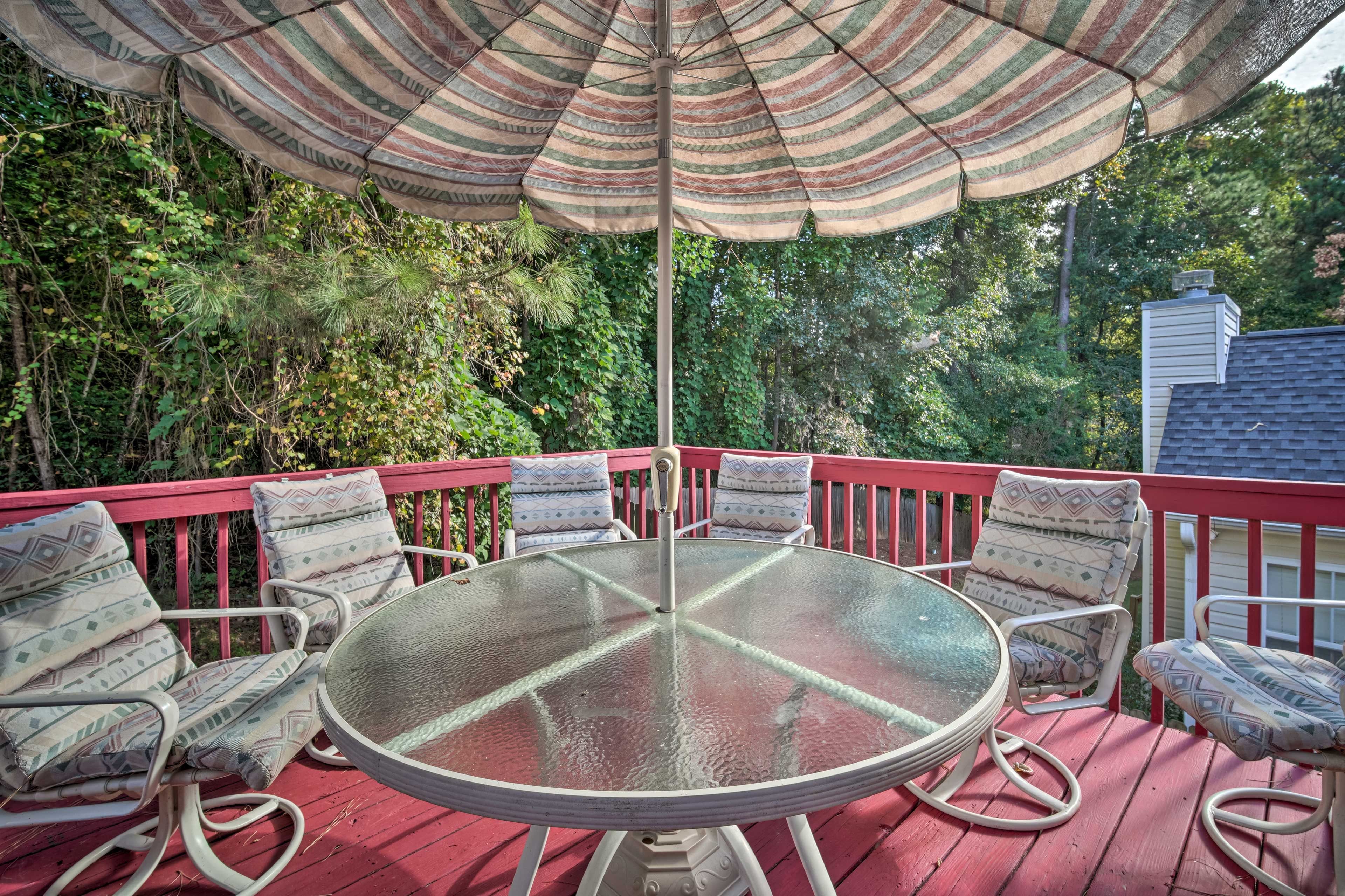 Deck | Shaded Outdoor Dining Table