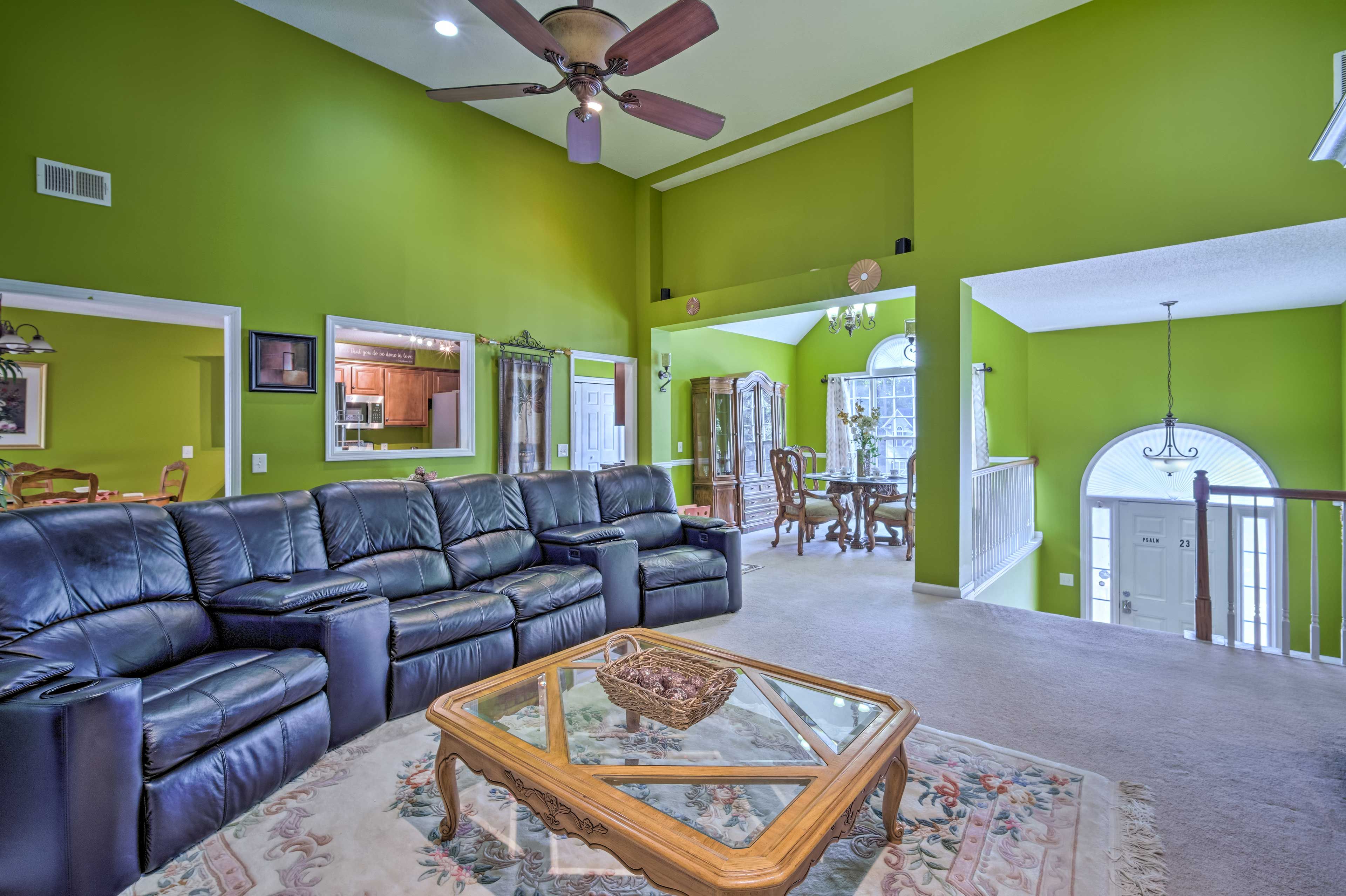 Living Room | Free WiFi | Central A/C | Smart TV