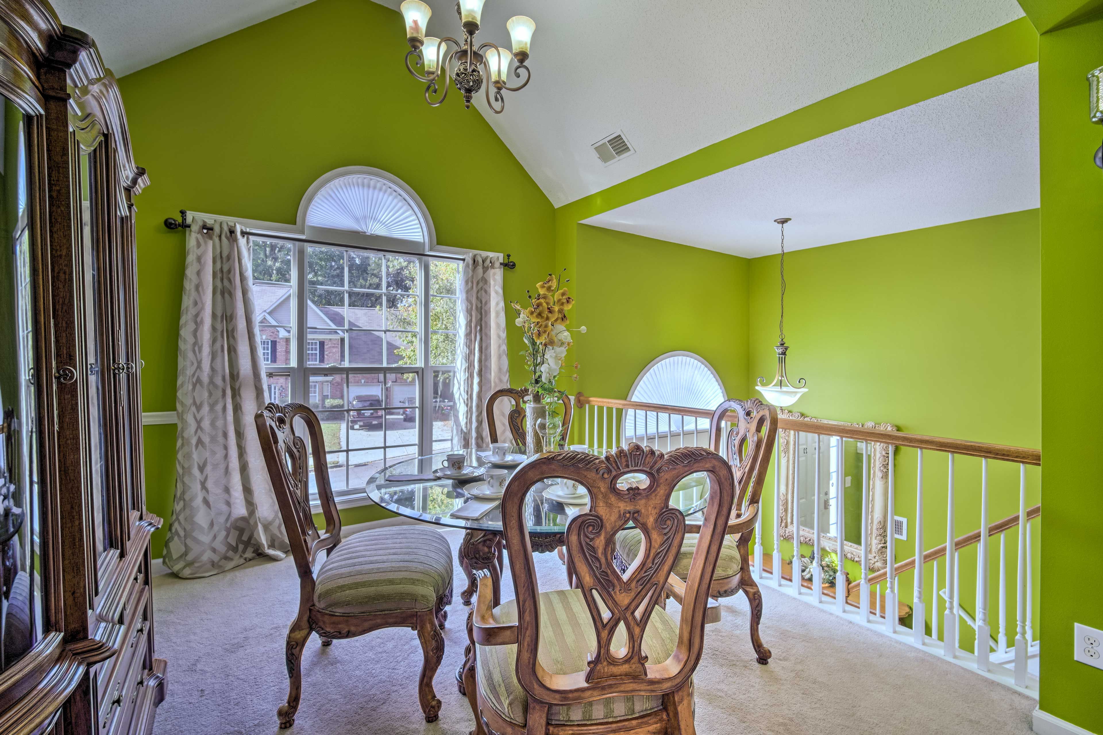 Casual Dining Area