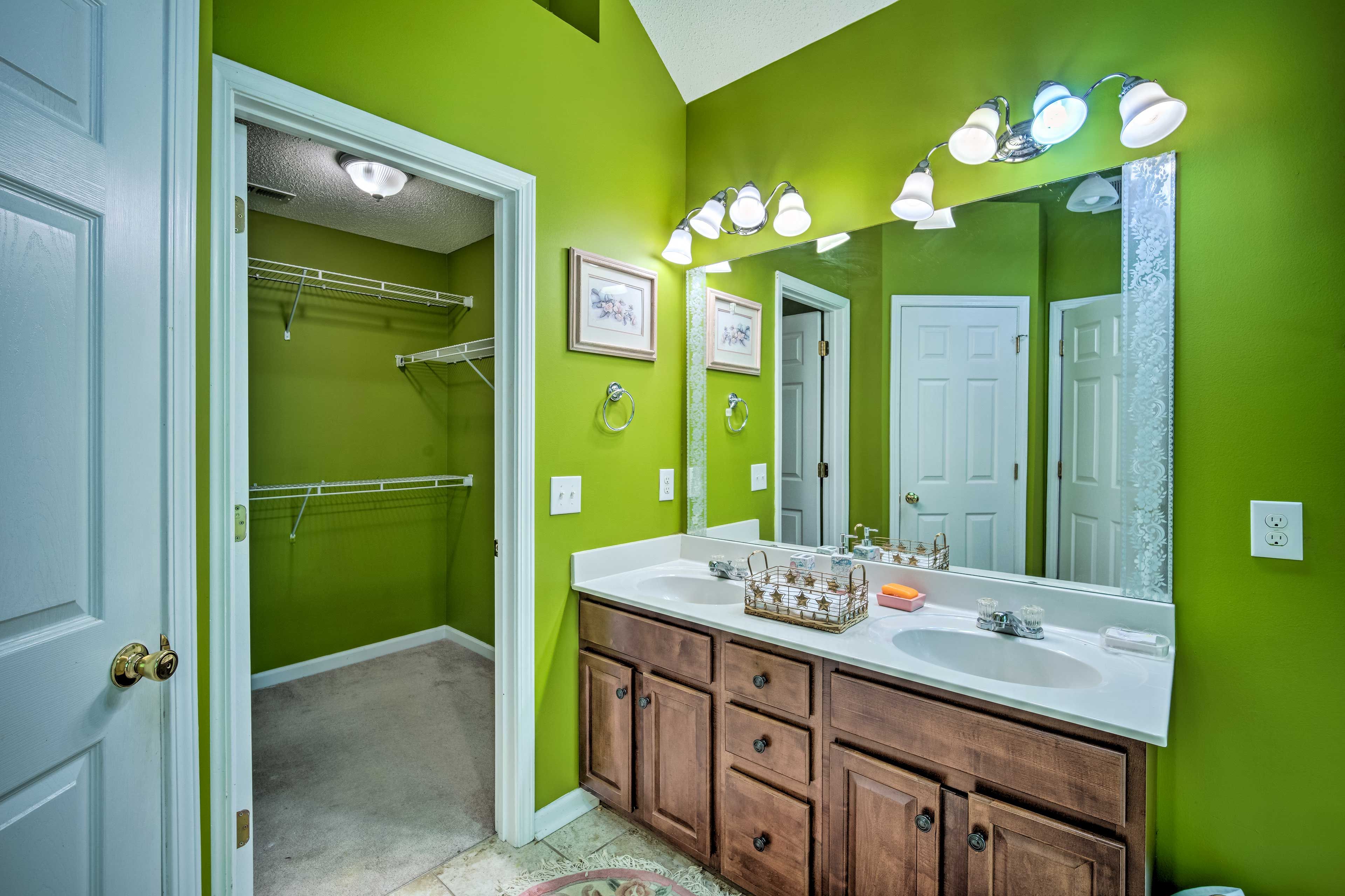 En-Suite Bathroom | Towels Provided
