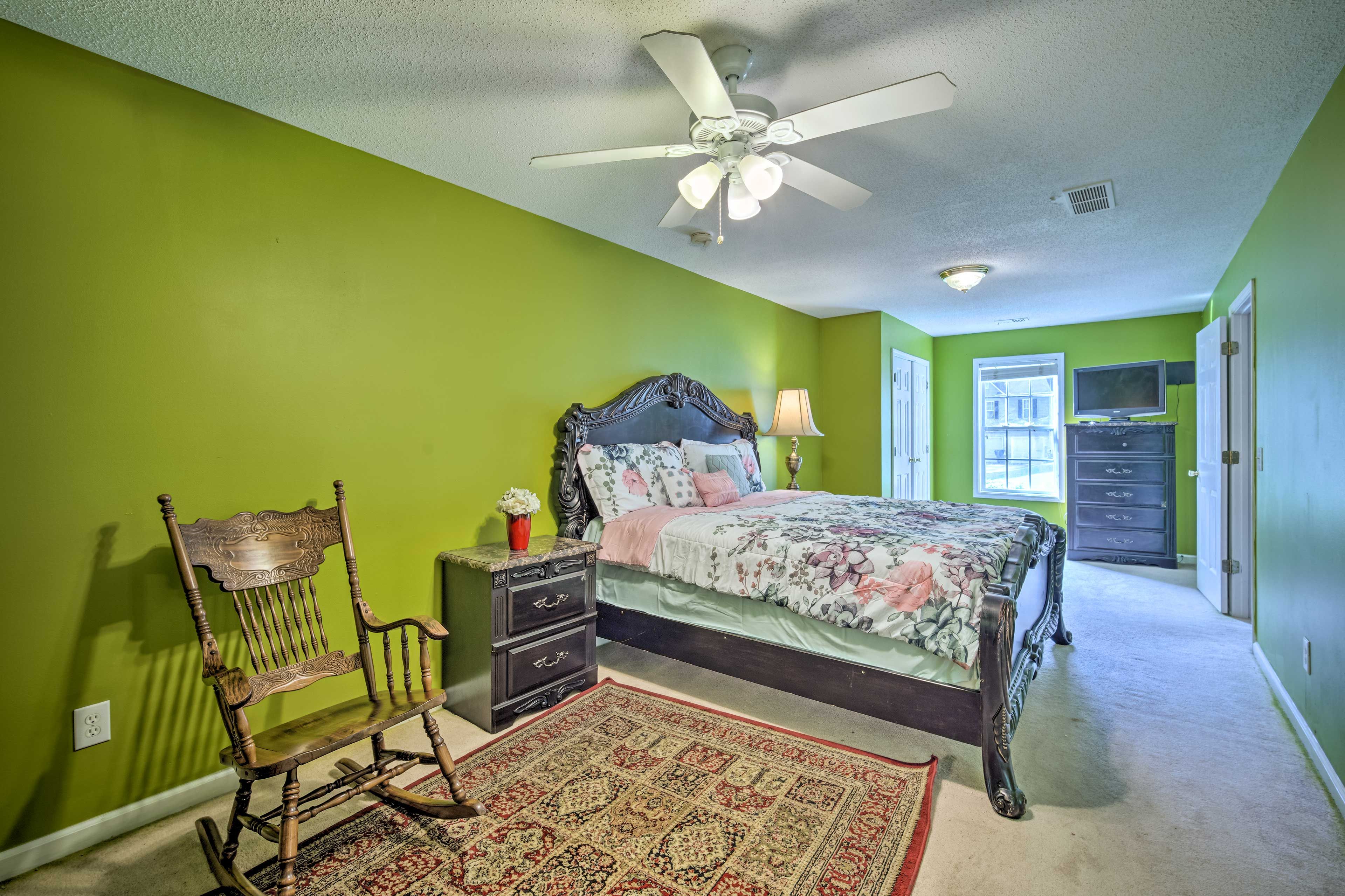 Bedroom 6 | King Bed | Lower Level | Smart TV