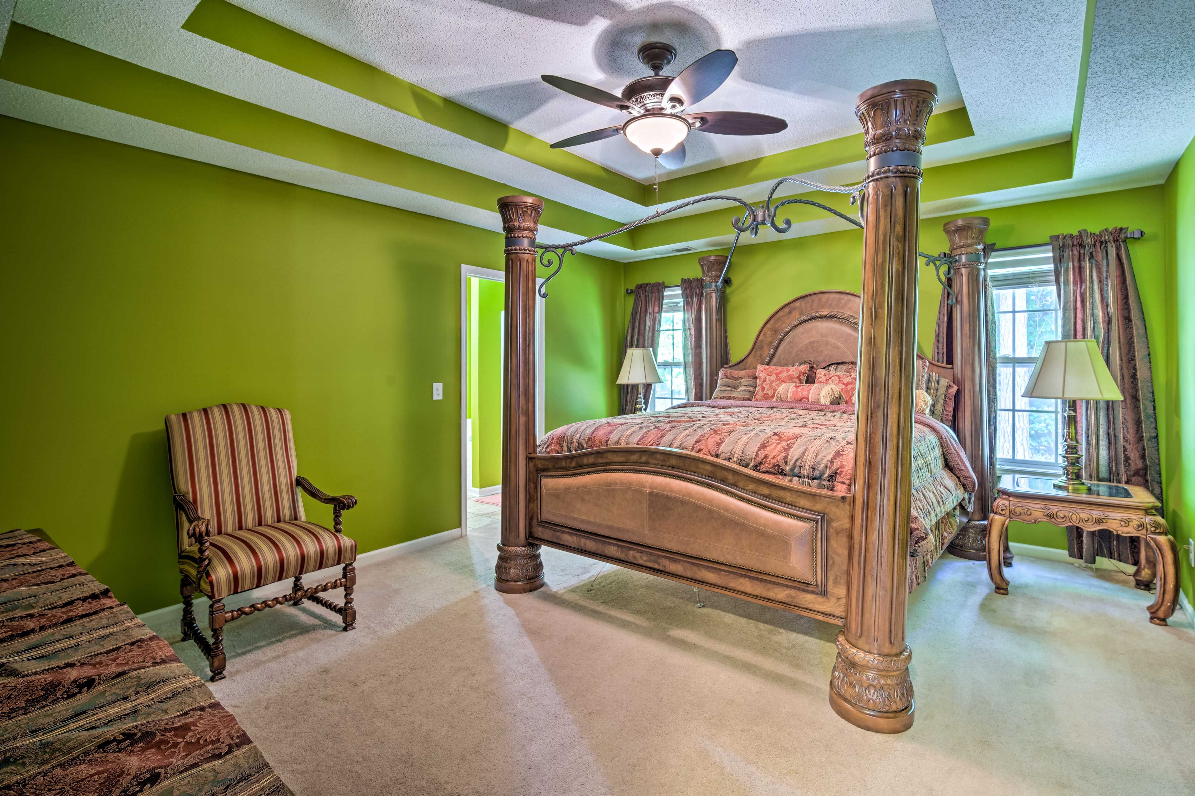 Bedroom 1 | King Bed | Main Level | Smart TV | Linens Provided