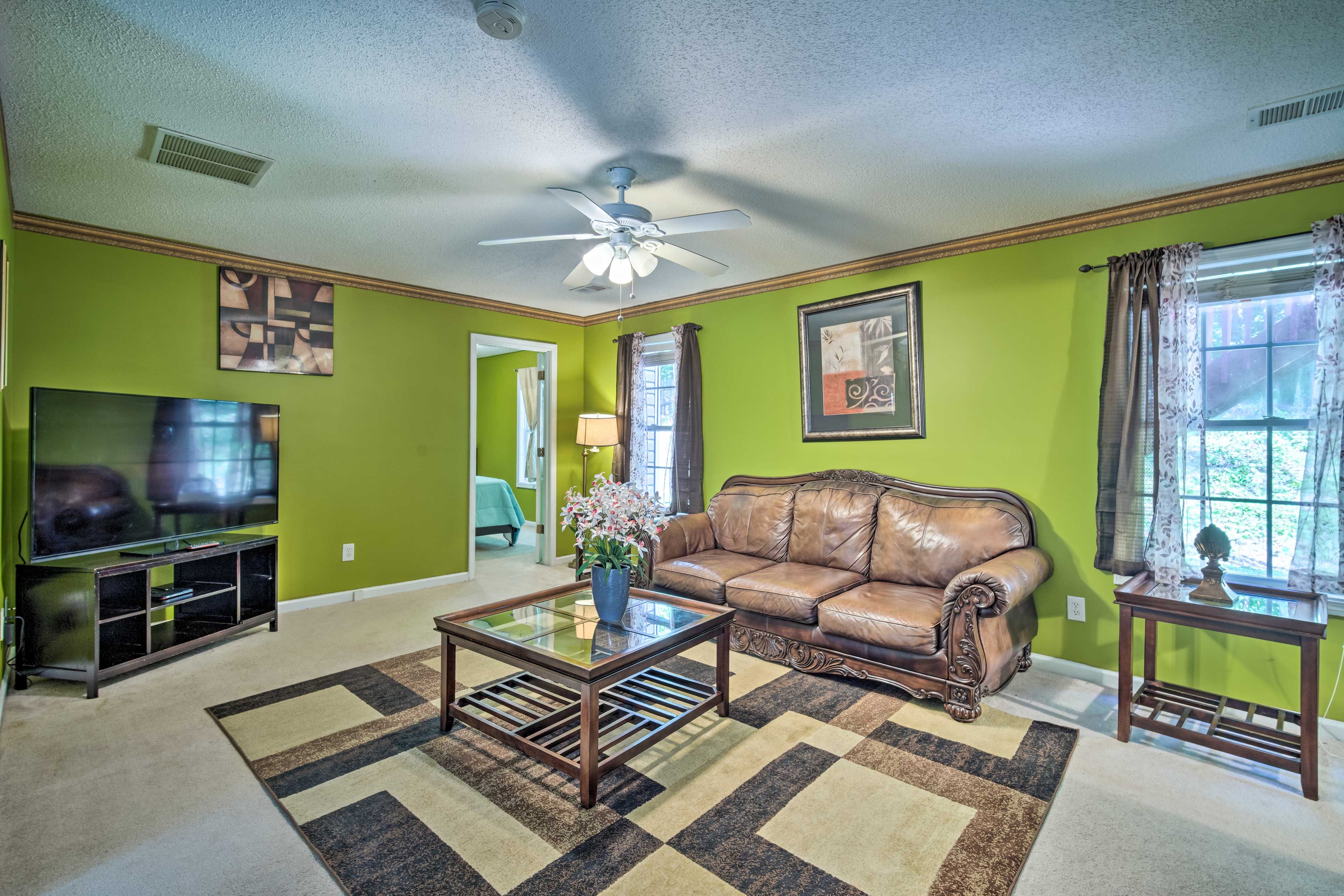 2nd Living Room | Lower Level | Smart TV