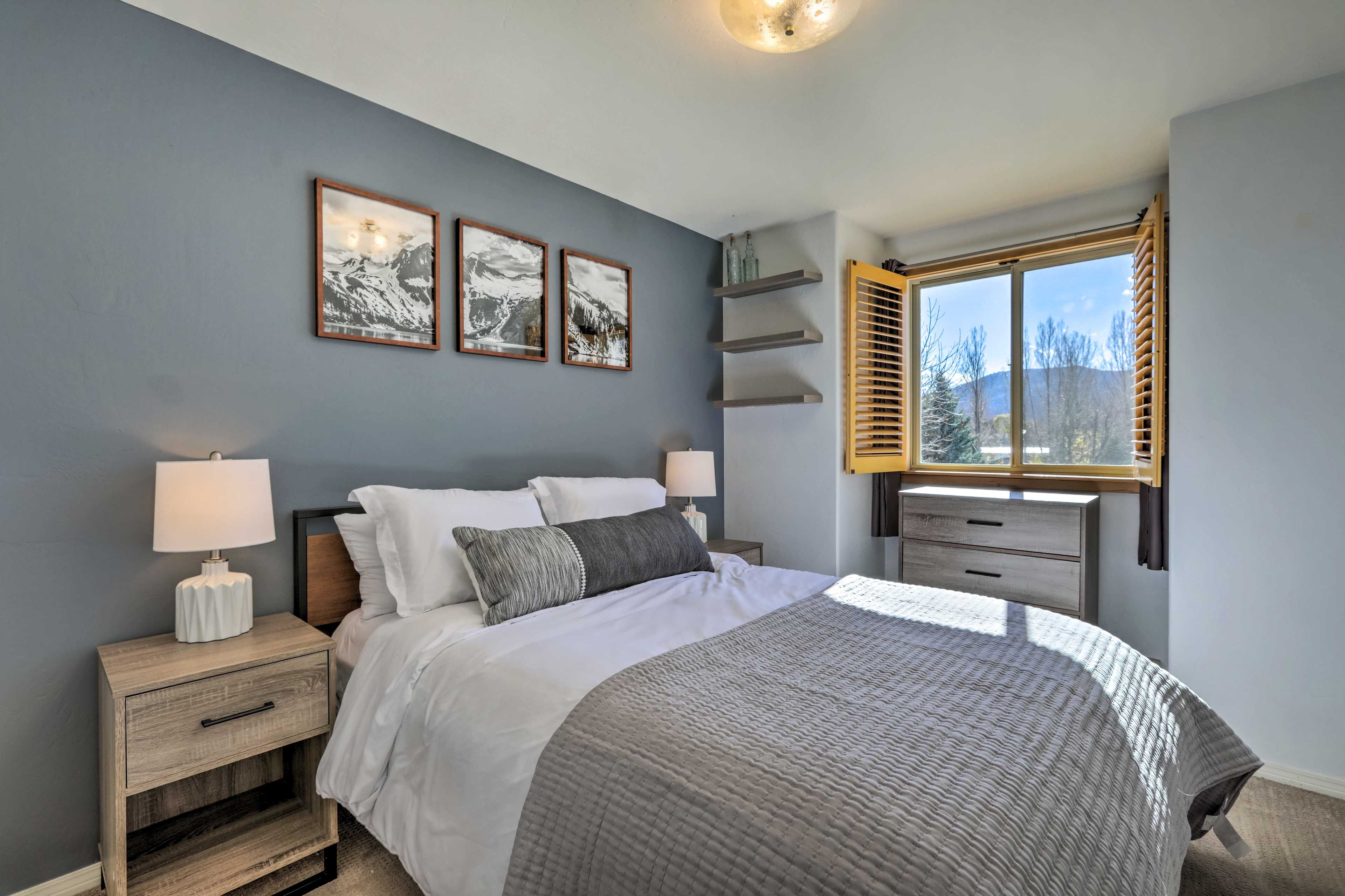 Bedroom 2 | 3rd Floor | Queen Bed | Closet