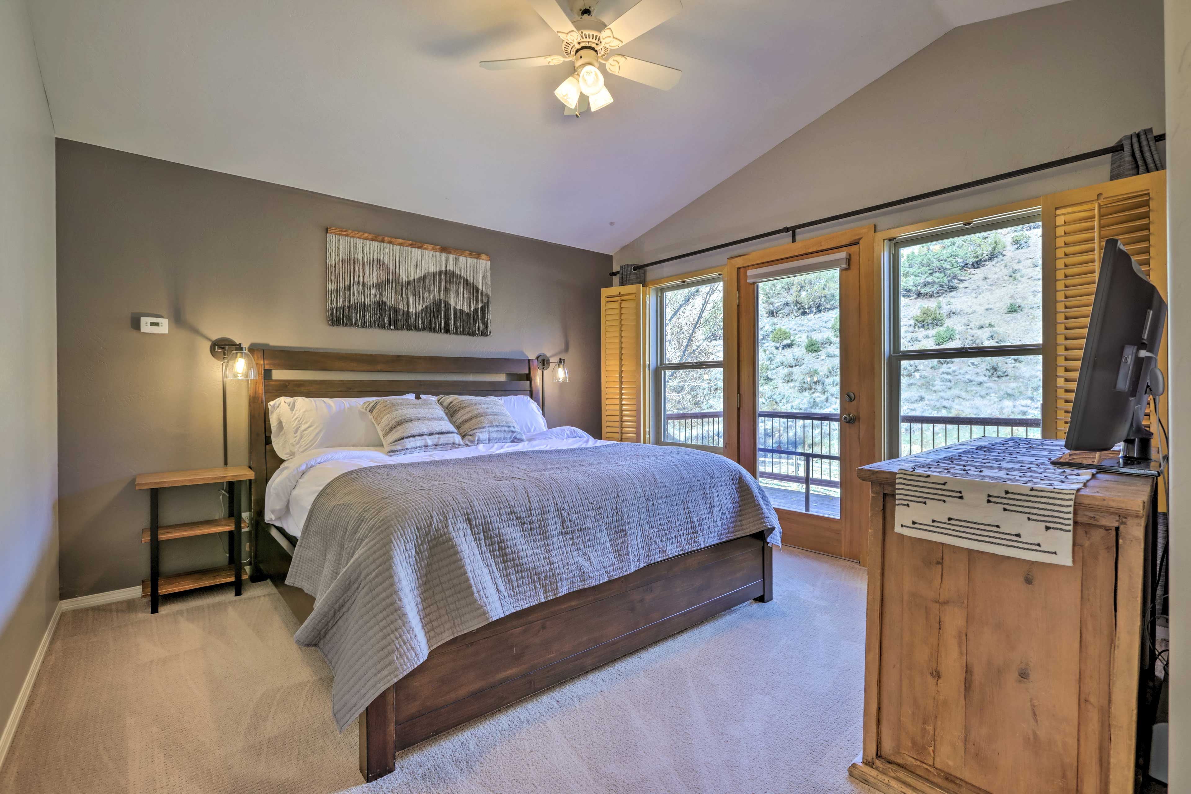 Bedroom 1 | 3rd Floor | King Bed | Smart TV | En-Suite Bathroom | Balcony Access