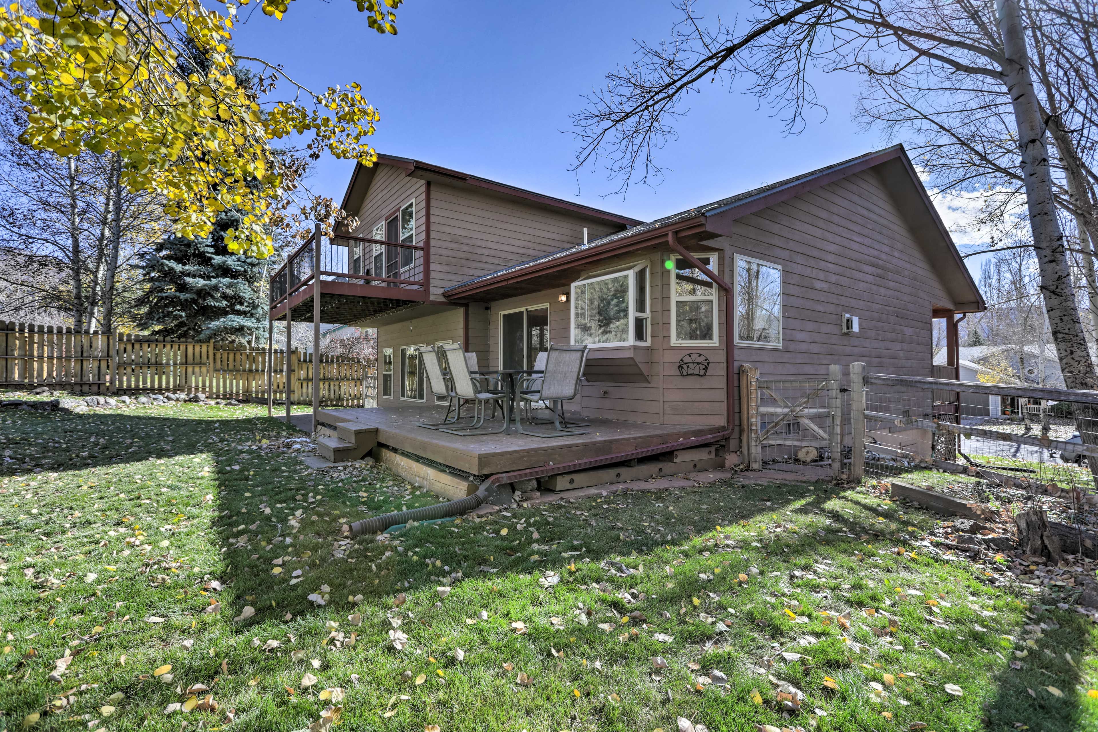 Deck | Outdoor Seating & Dining