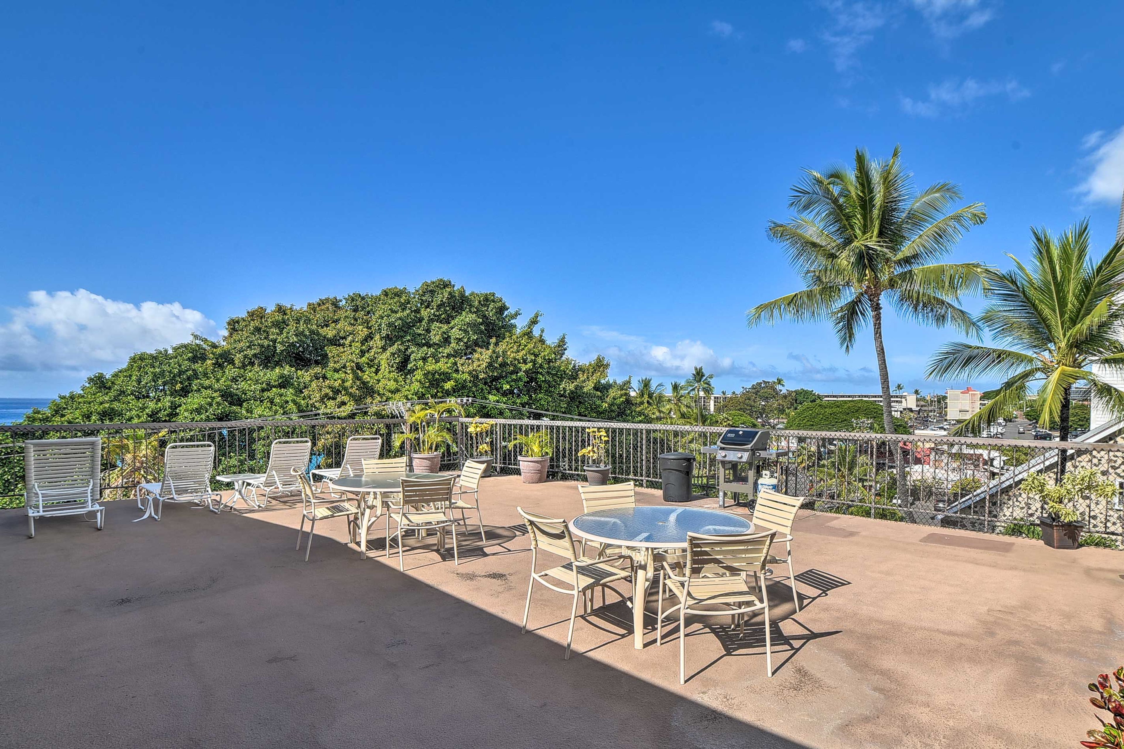 Community Top Deck | Outdoor Seating