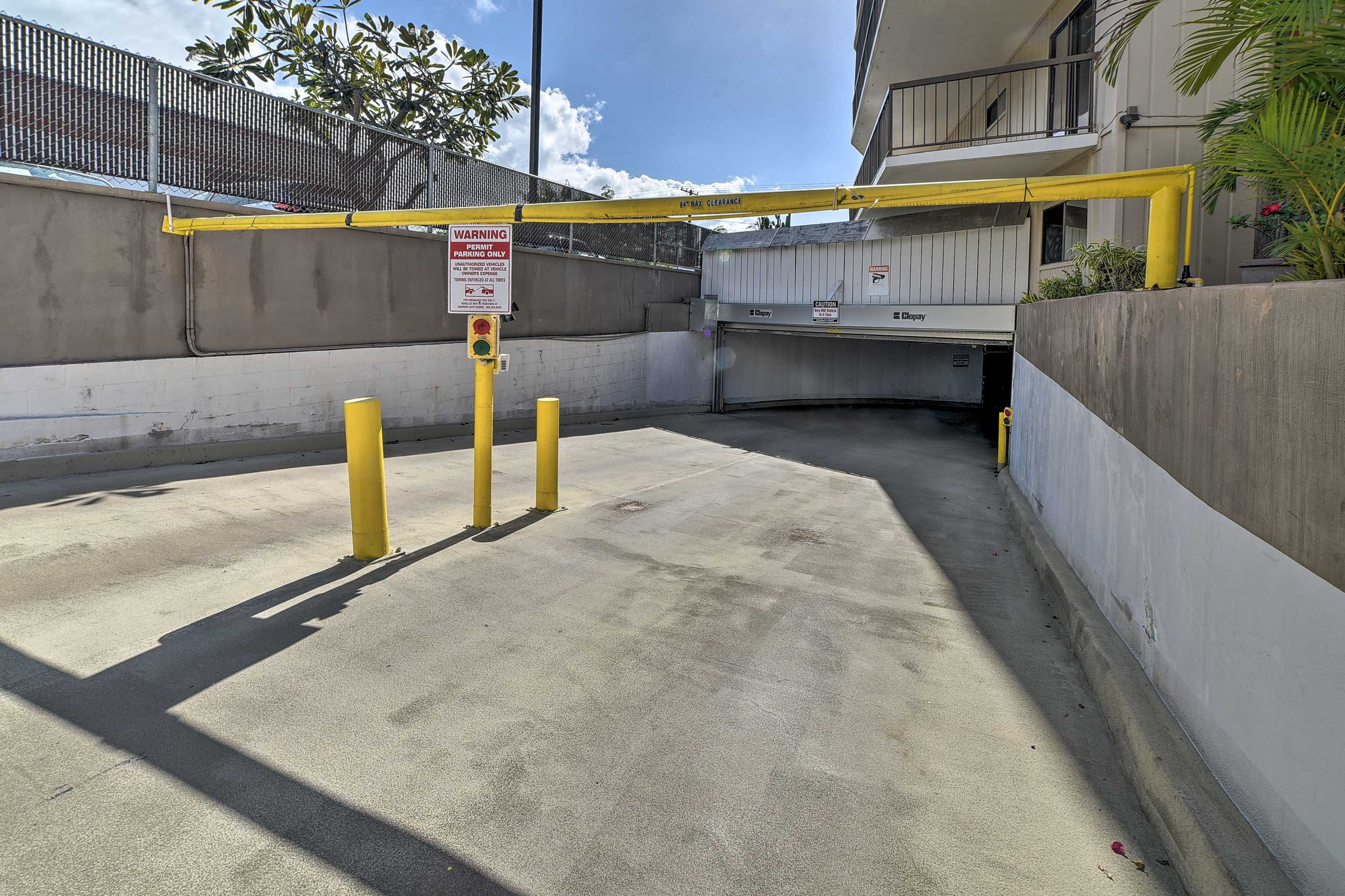 Parking | Community Garage (1 Vehicle)