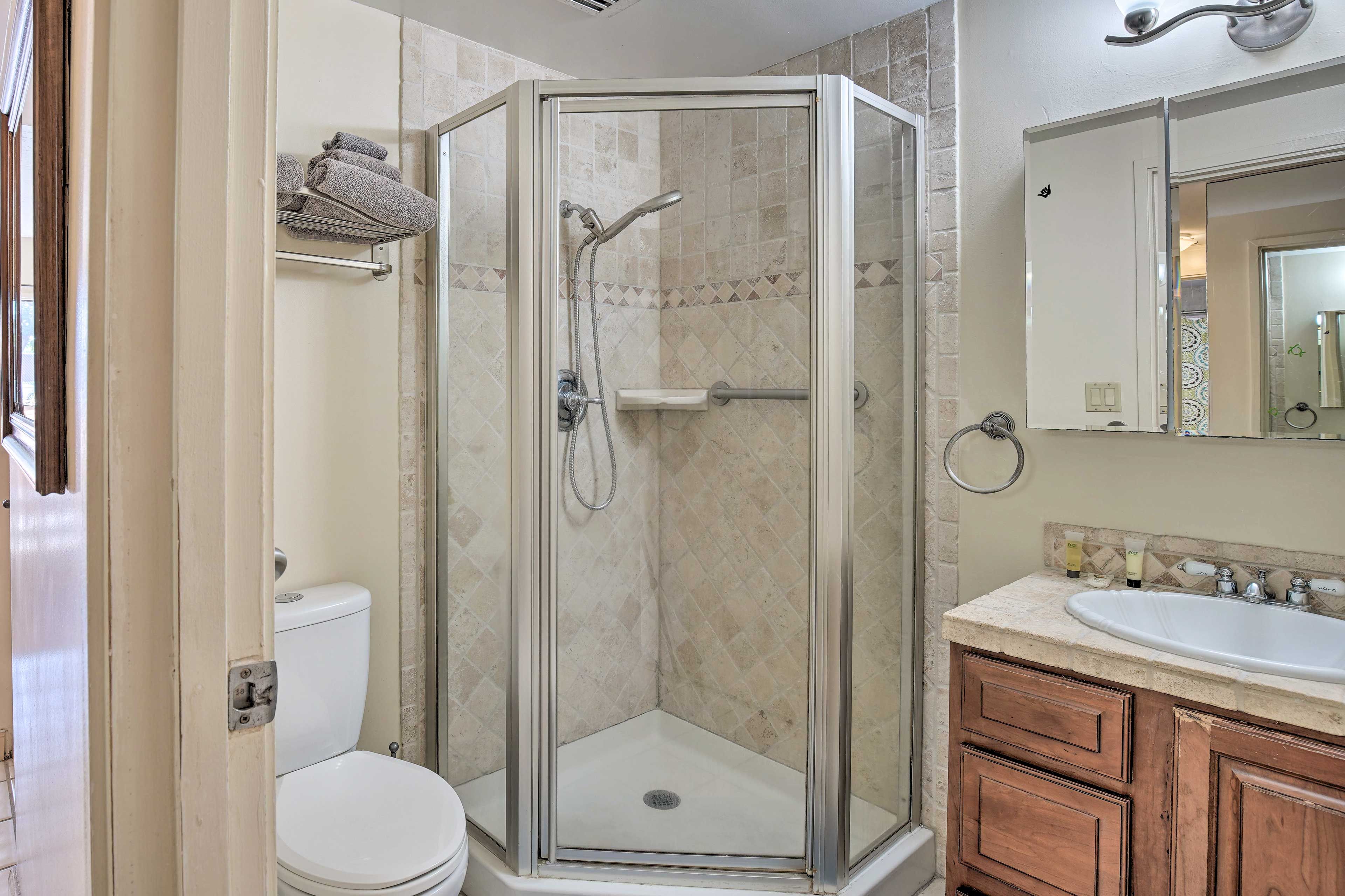 Bathroom | Complimentary Toiletries | Towels Provided