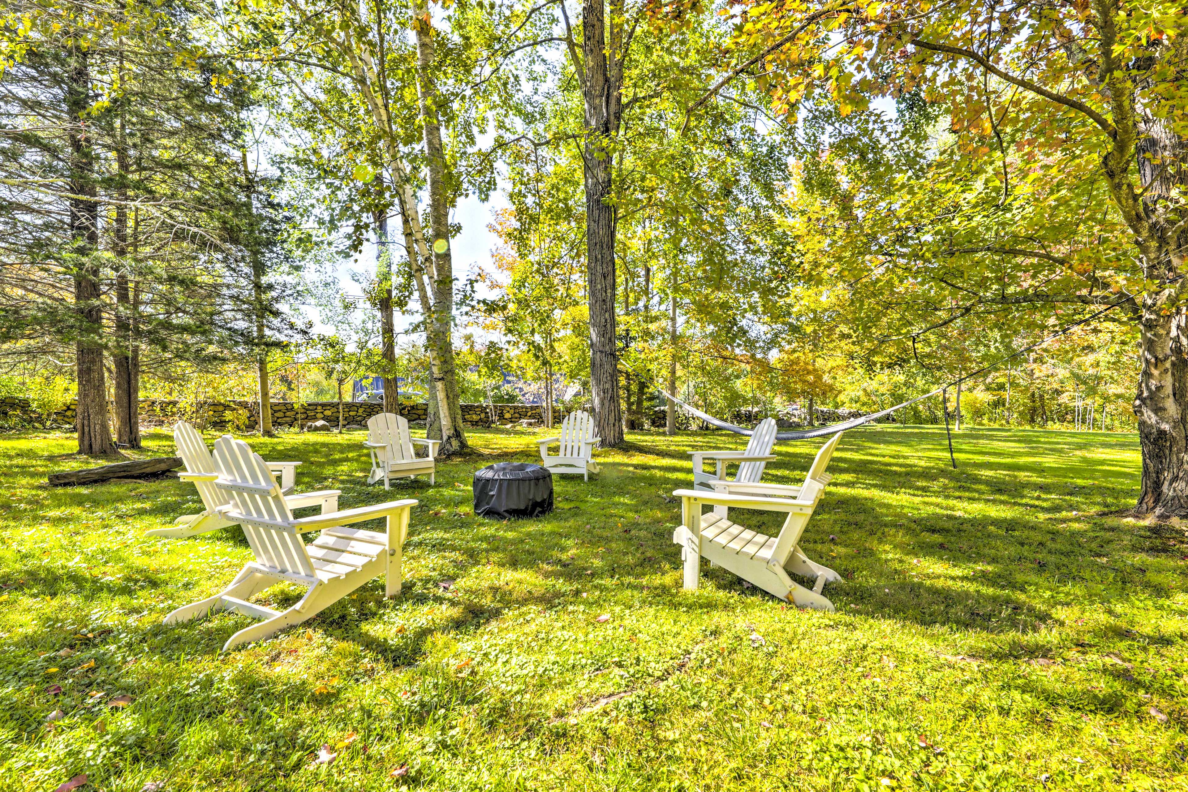 Backyard | Fire Pit | Hammock | Outdoor Pool (Seasonal)
