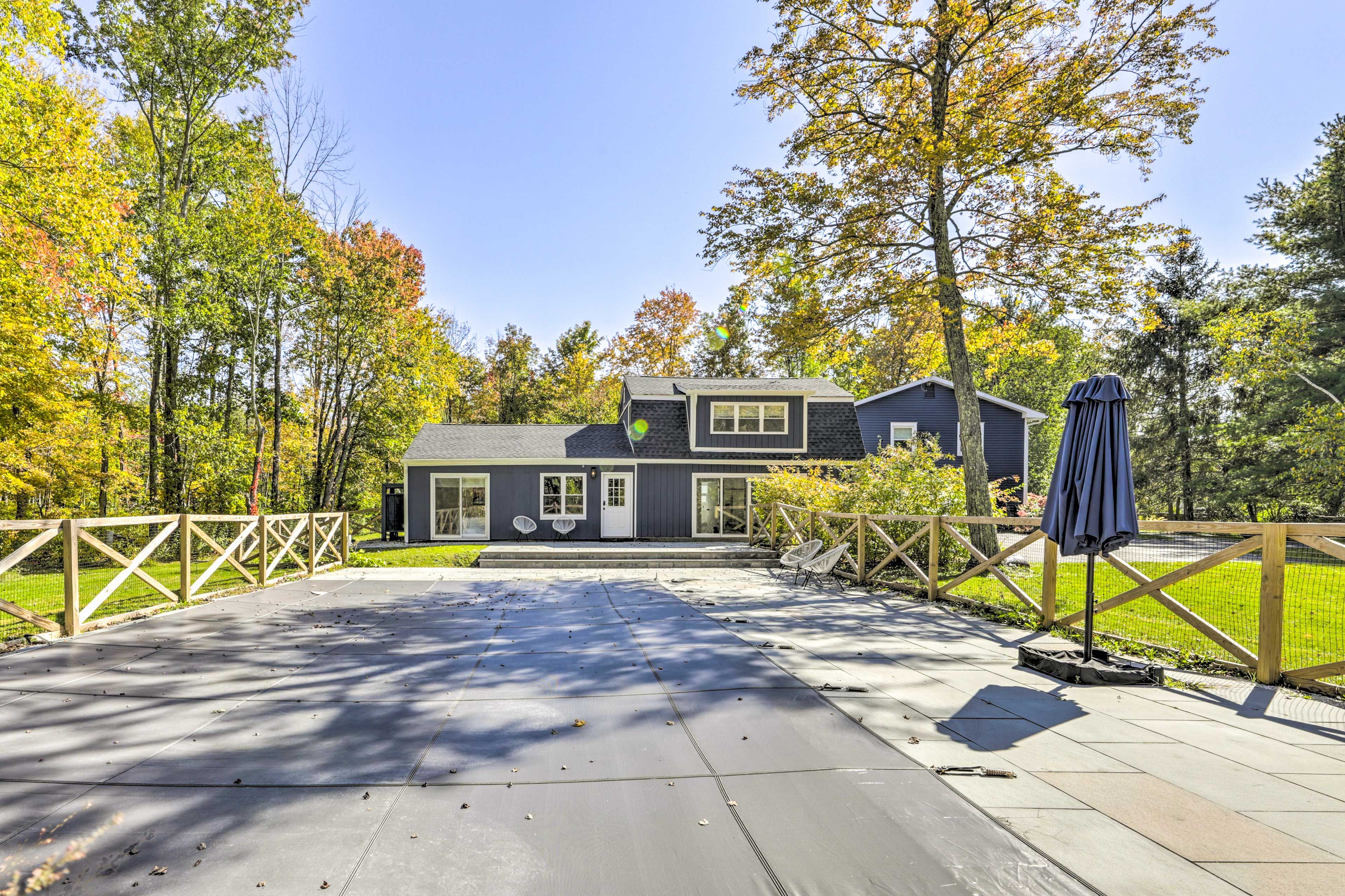Kent Vacation Rental | 2BR | 1BA | 1,500 Sq Ft | 1 Small Step to Enter