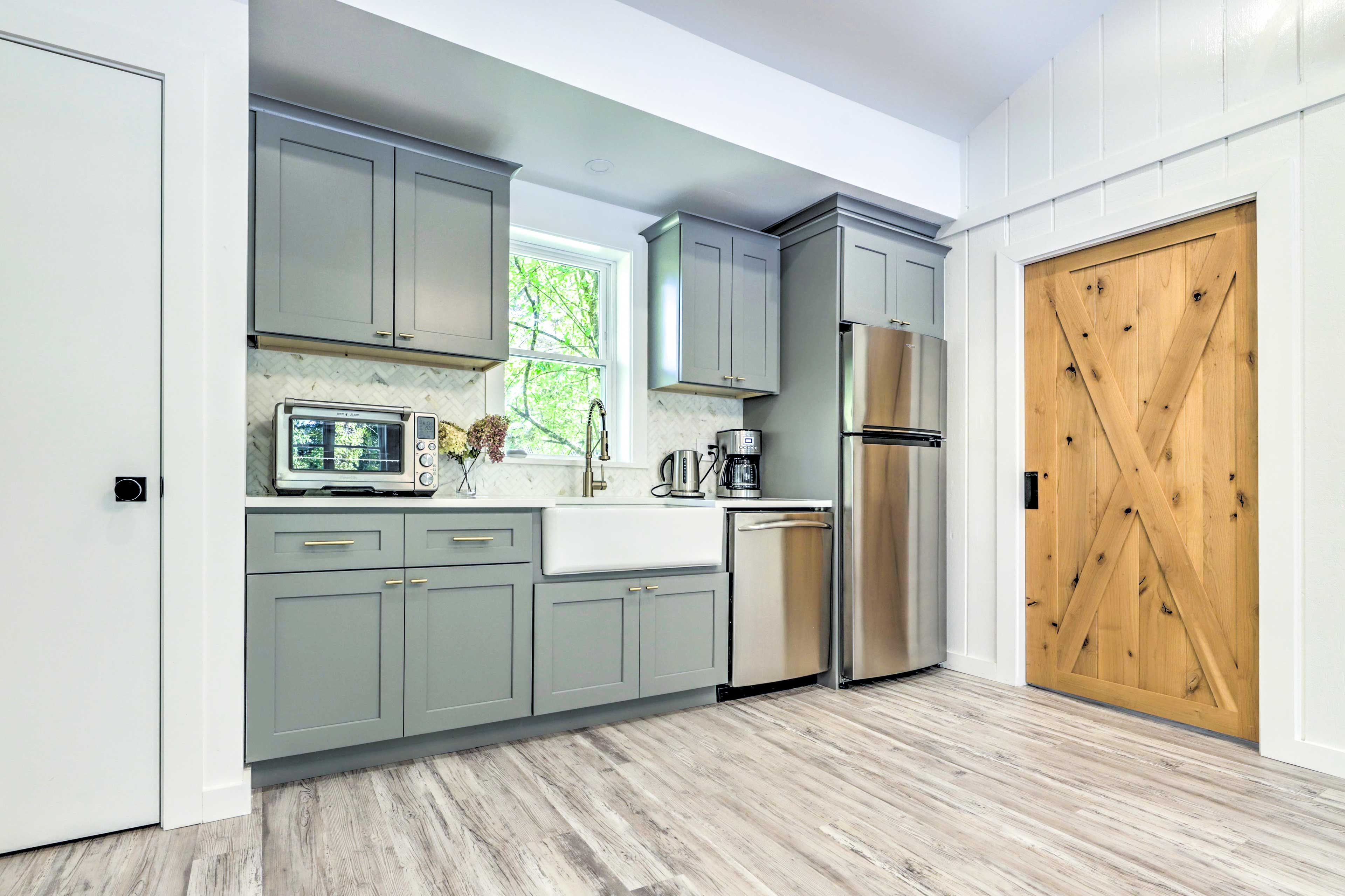 Kitchenette | 1st Floor | Toaster Oven | Coffee Maker