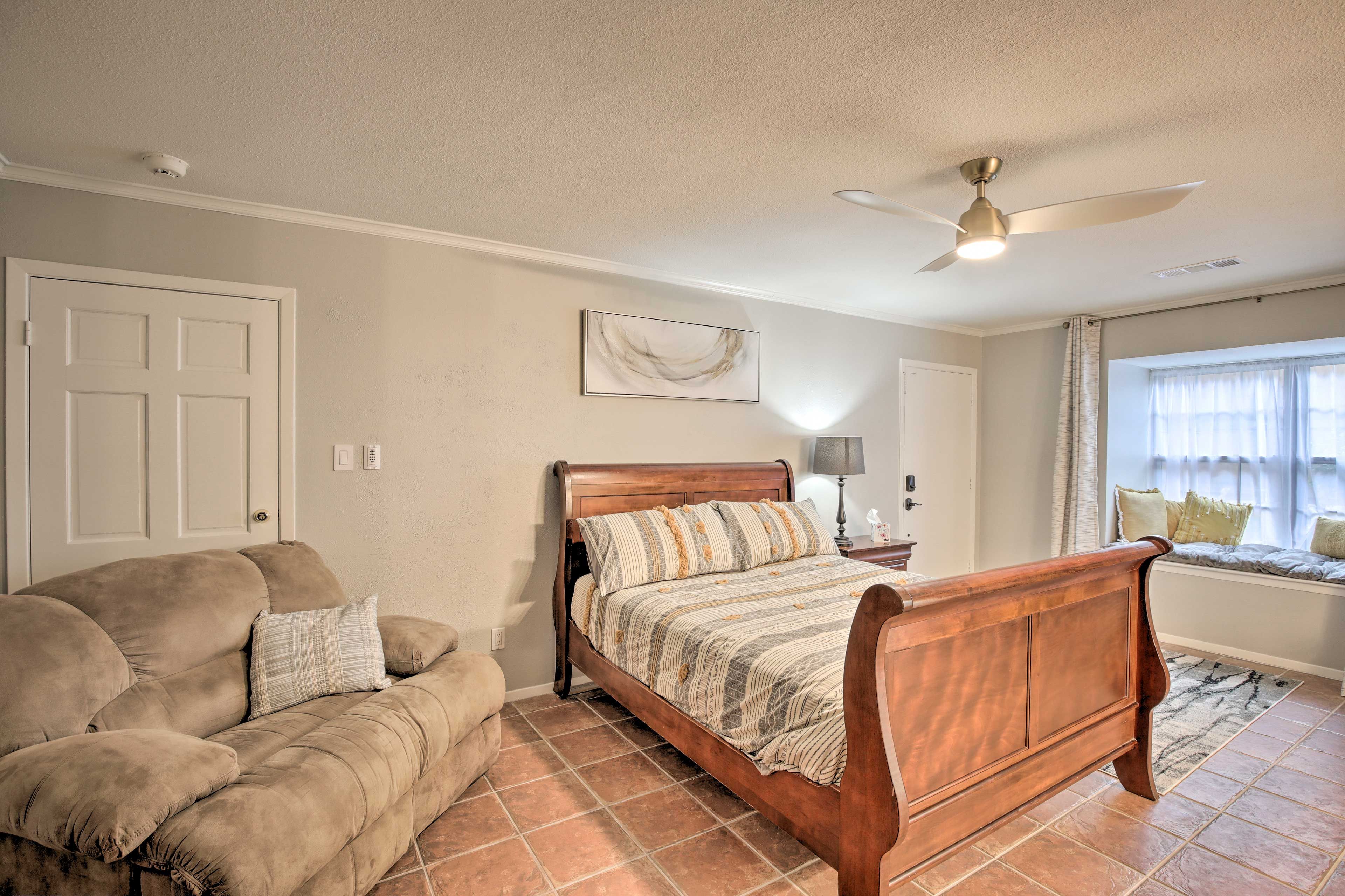 Studio | King Bed