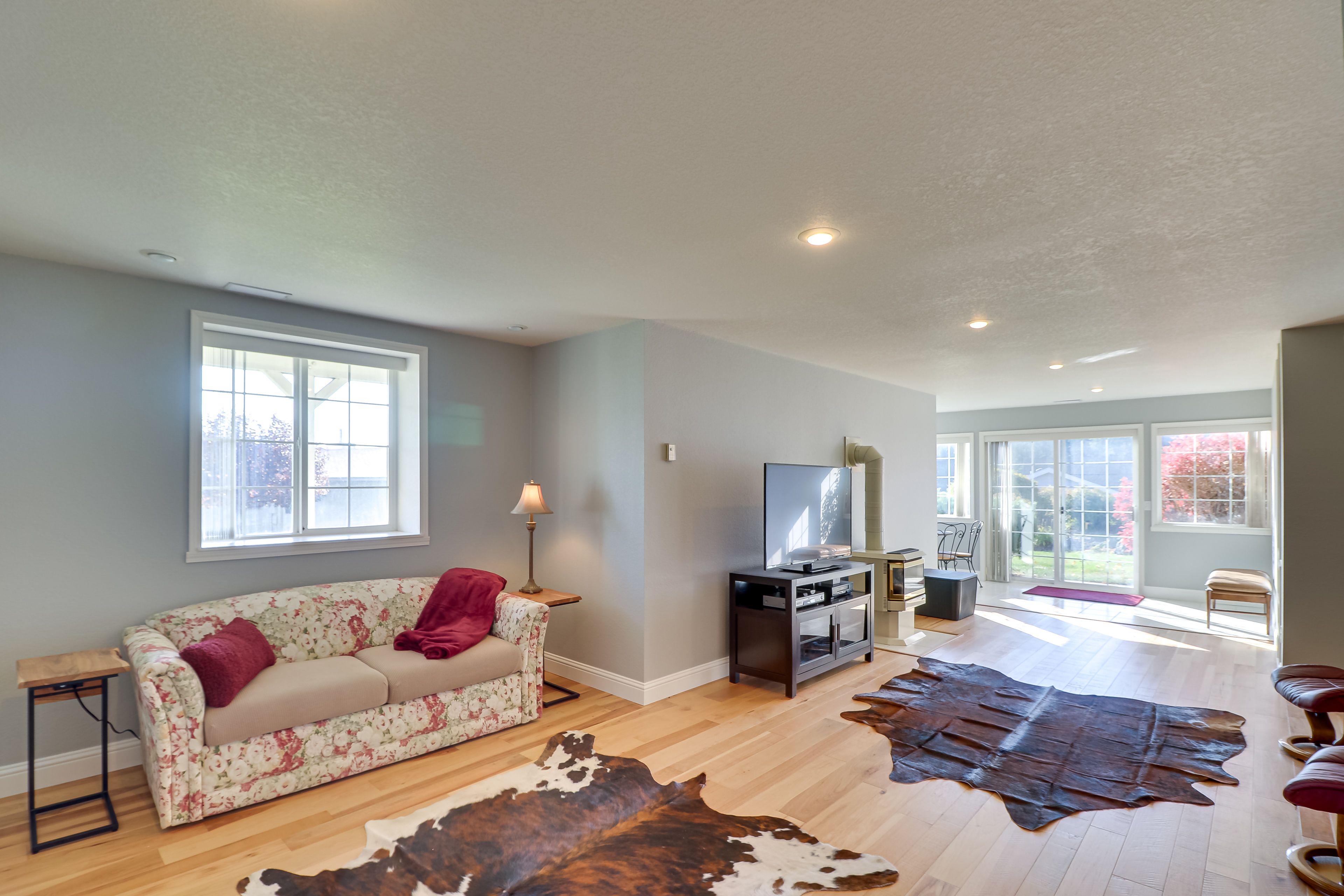 Downstairs Living Room | Full Sleeper Sofa | Fireplace