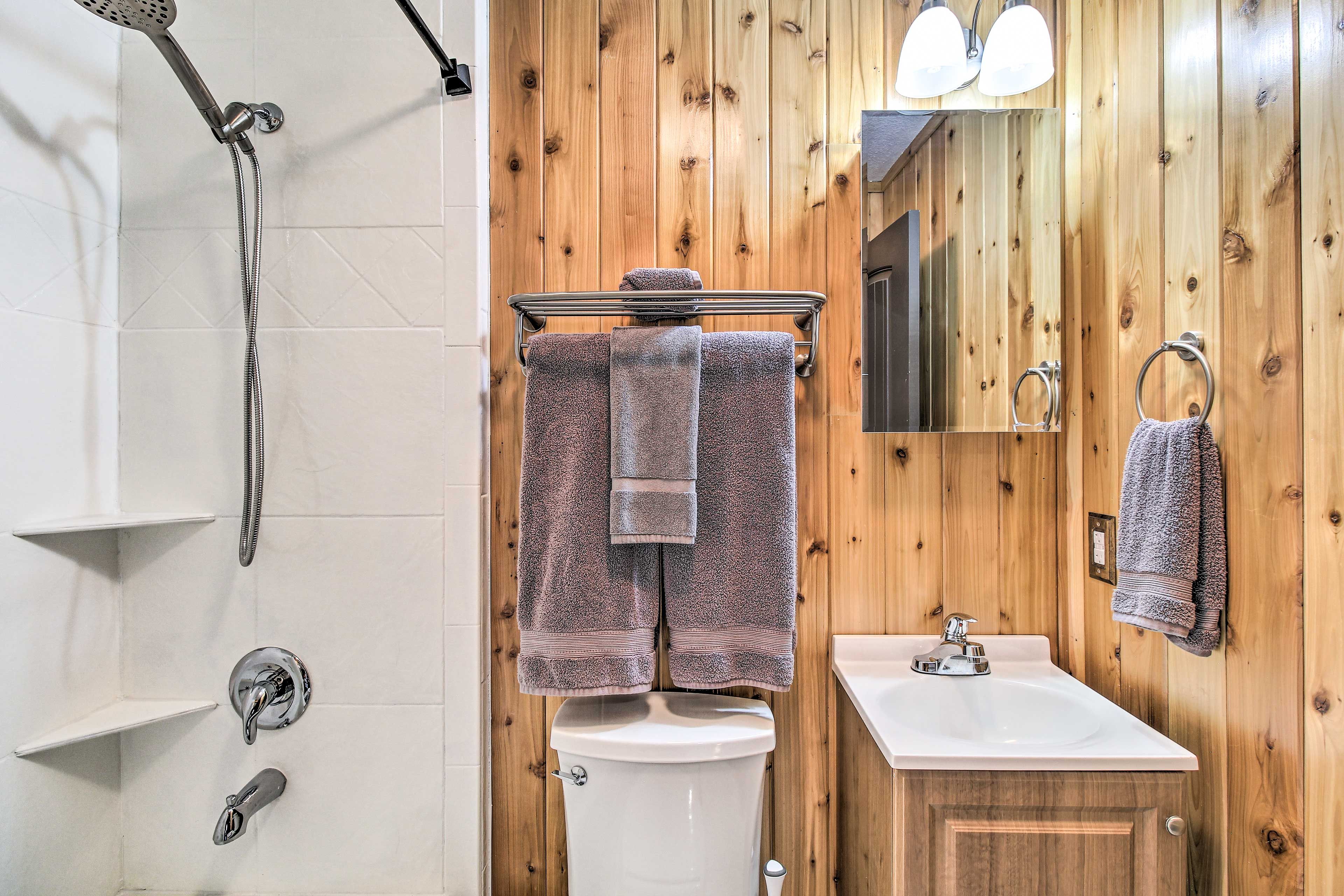 Full Bathroom | Complimentary Toiletries