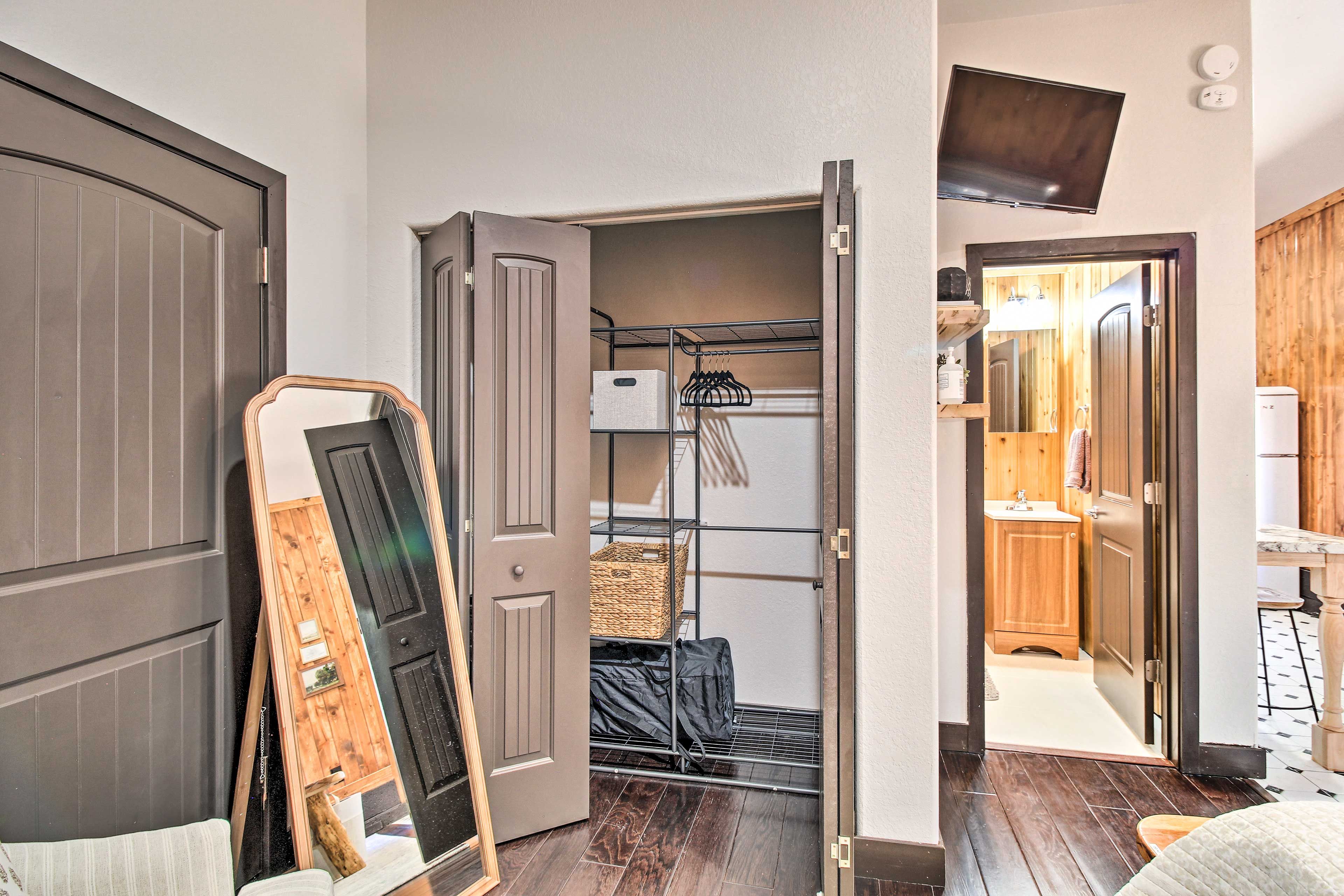 Closet | Additional Sleeping | Crib | Pack 'n Play
