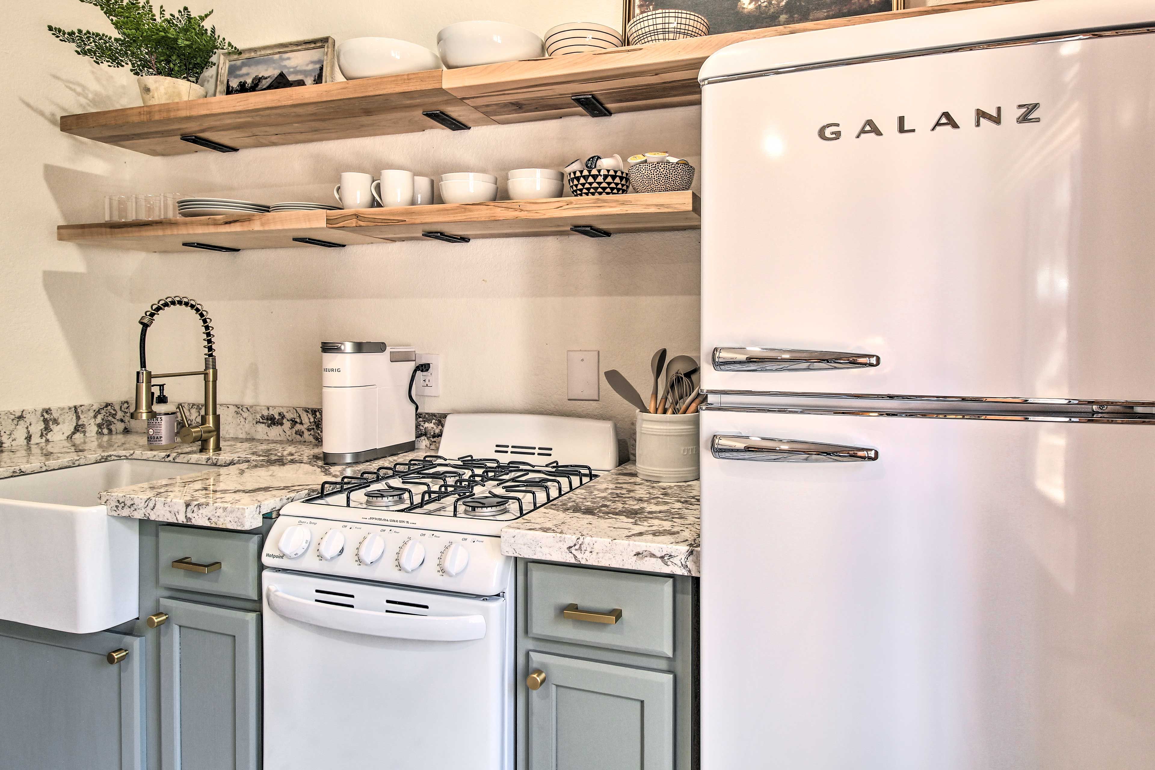 Kitchen | Keurig Coffee Maker | Complimentary Coffee Pods | Crockpot | Toaster
