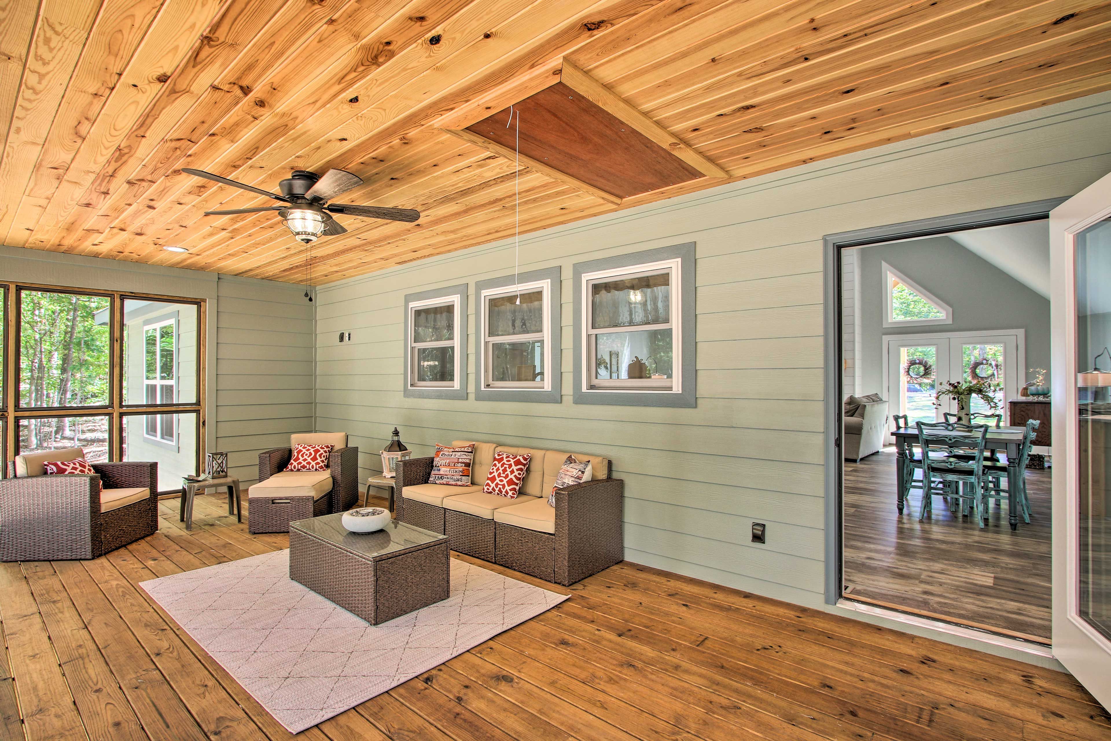 Screened-In Deck