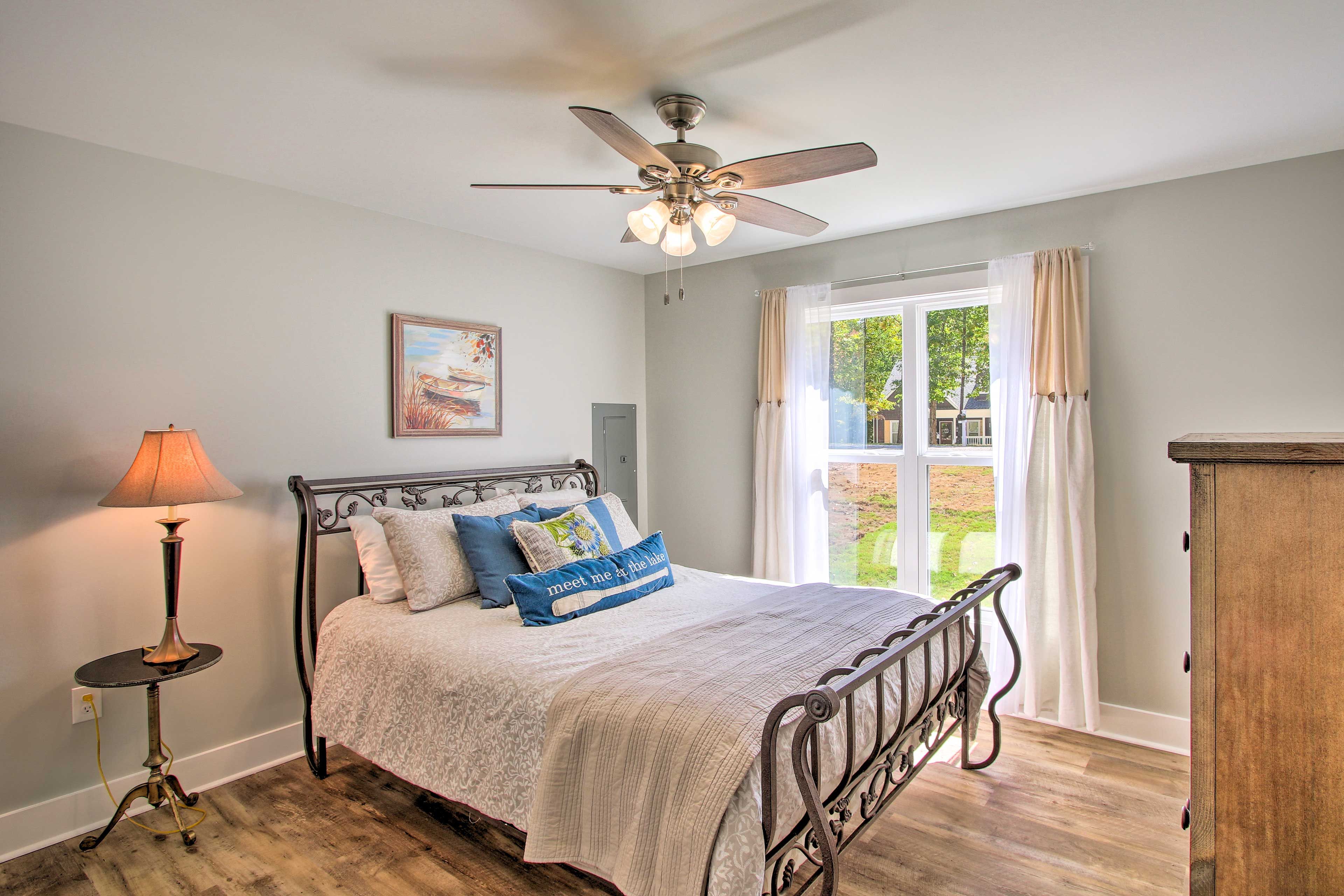Bedroom 2 | Queen Bed | Dresser | Linens Provided