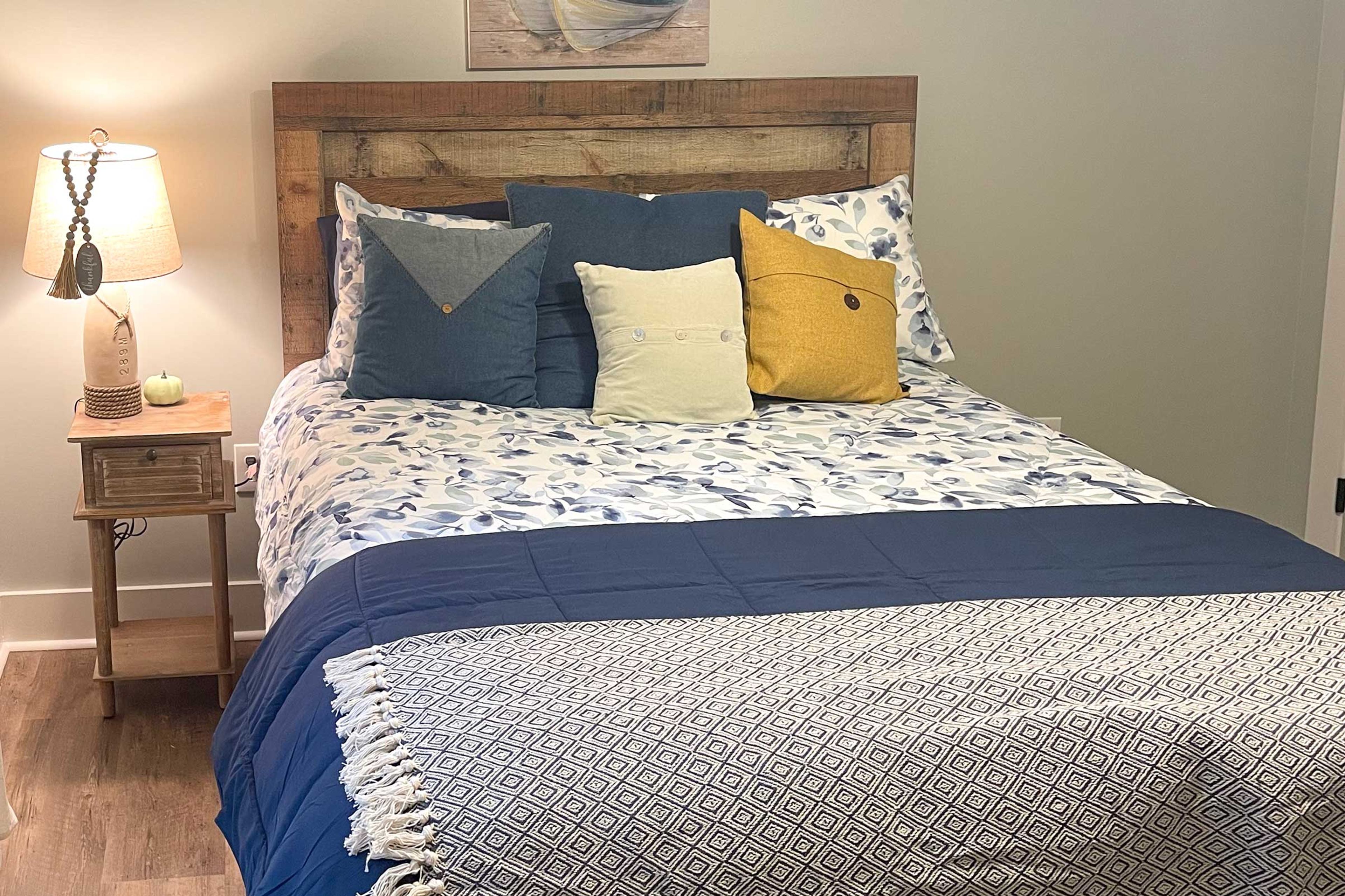 Bedroom 3 | Queen Bed