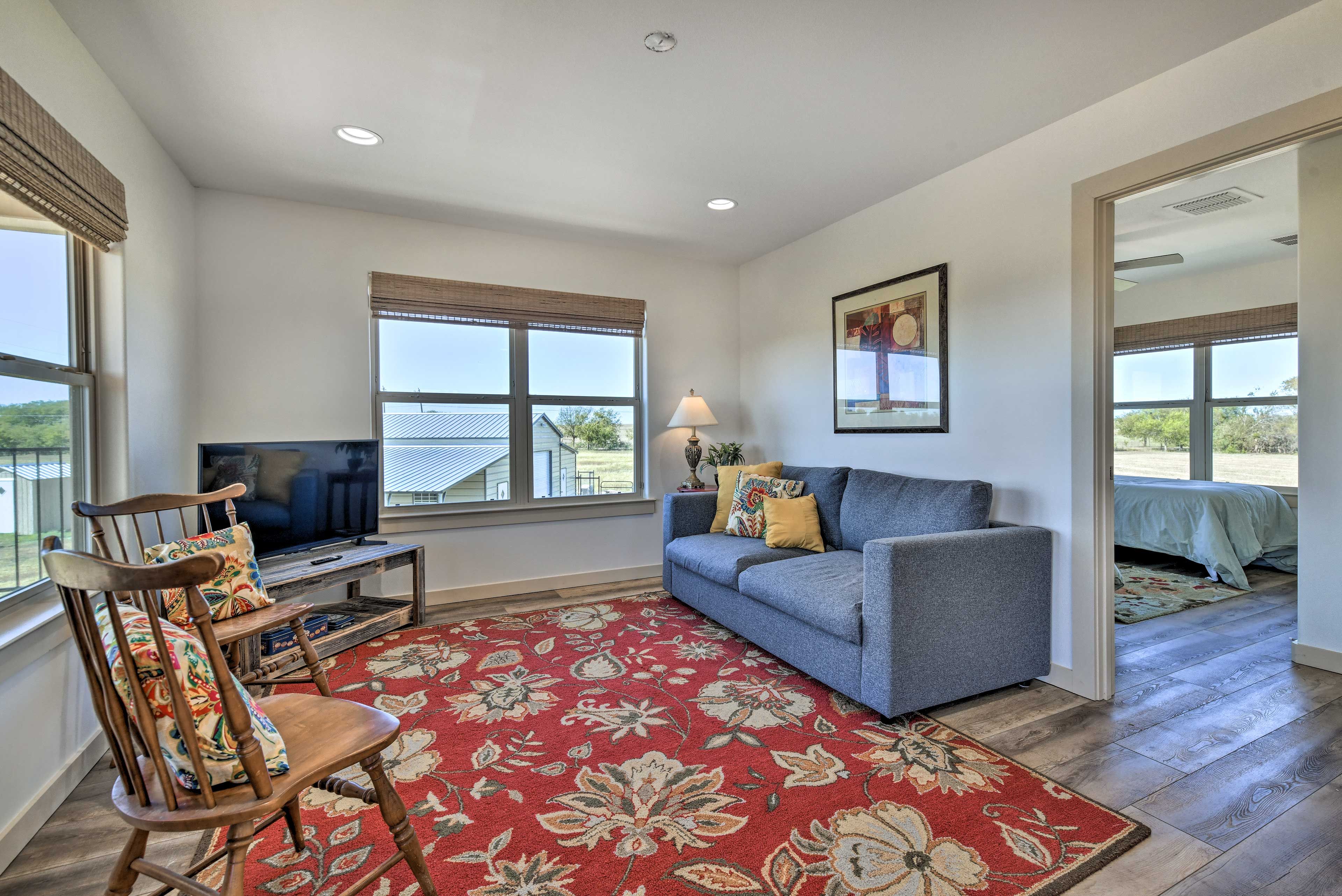 Living Room | Sleeper Sofa | Smart TV | WiFi | Central A/C