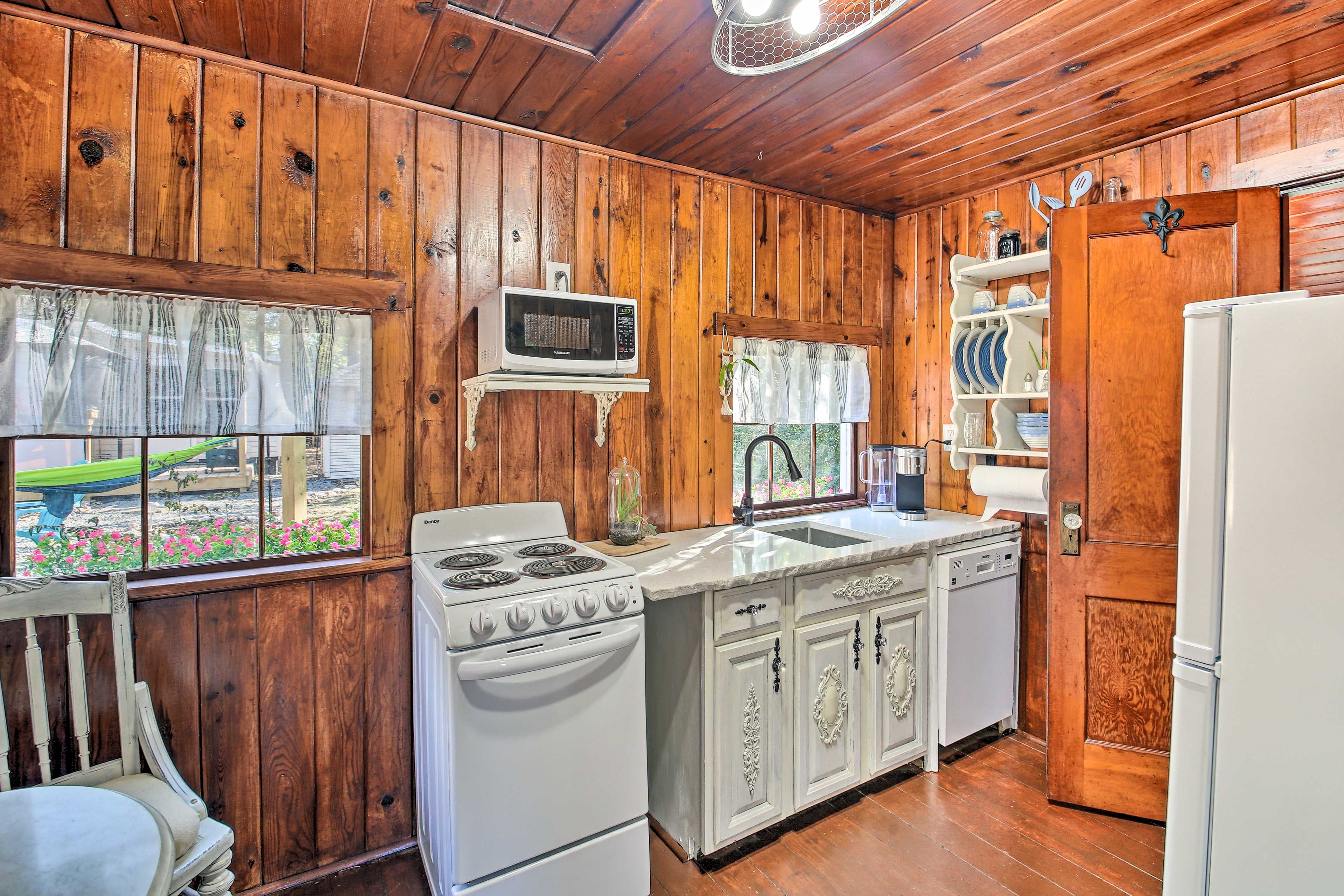 Kitchen | Cooking Basics | Coffee Maker | Paper Towels/Trash Bags Provided