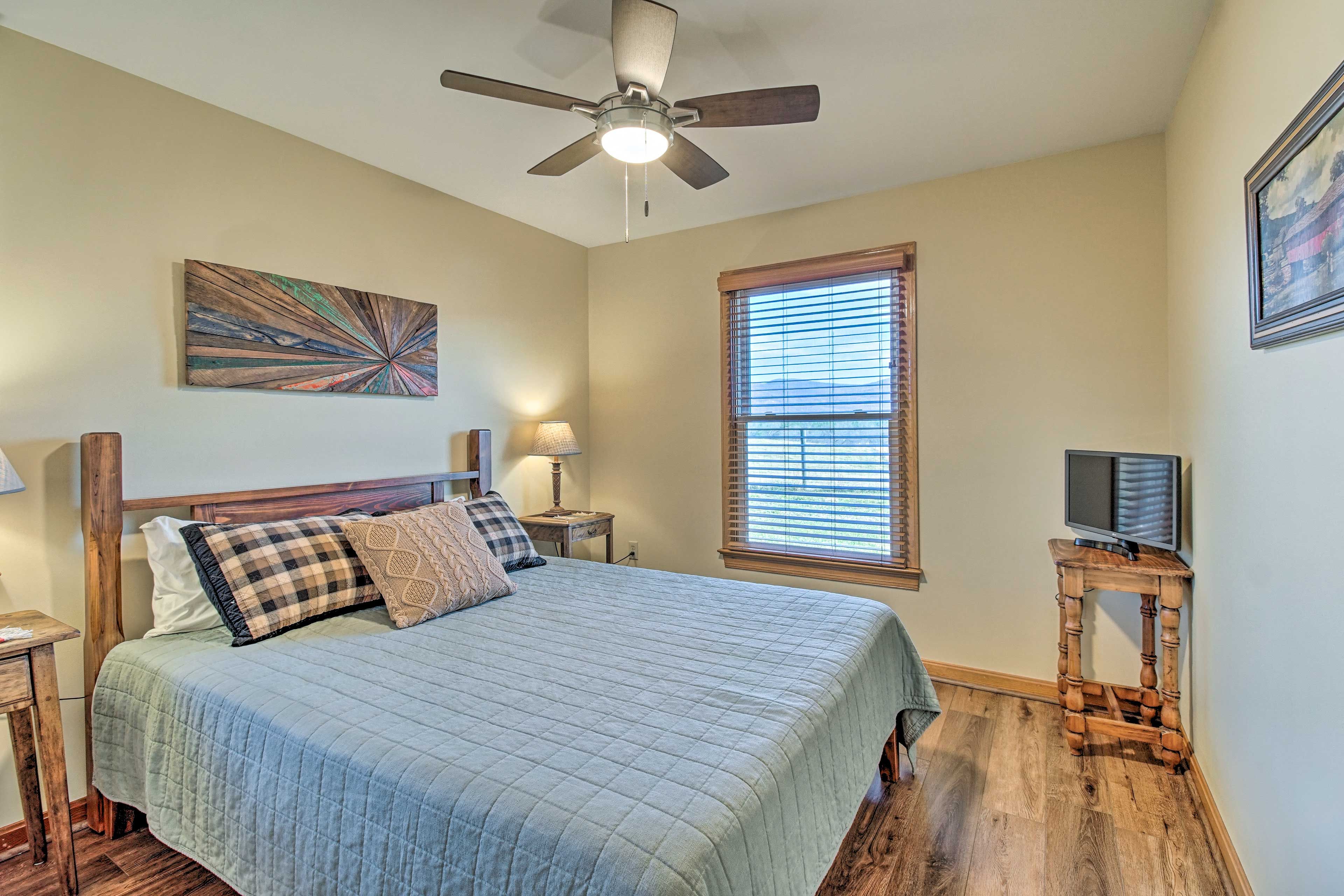 Bedroom 3 | Queen Bed