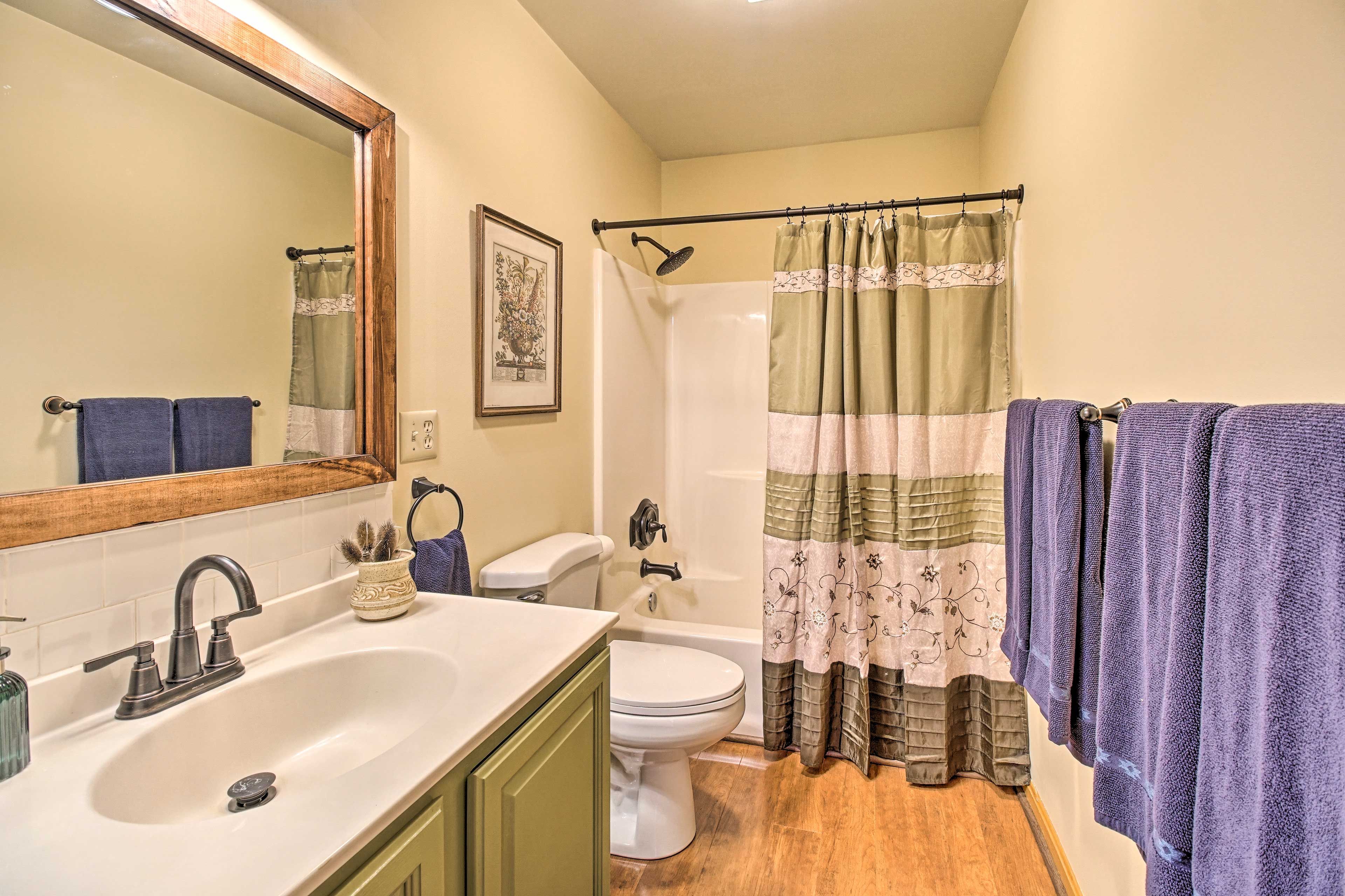 Full Bath | Complimentary Toiletries