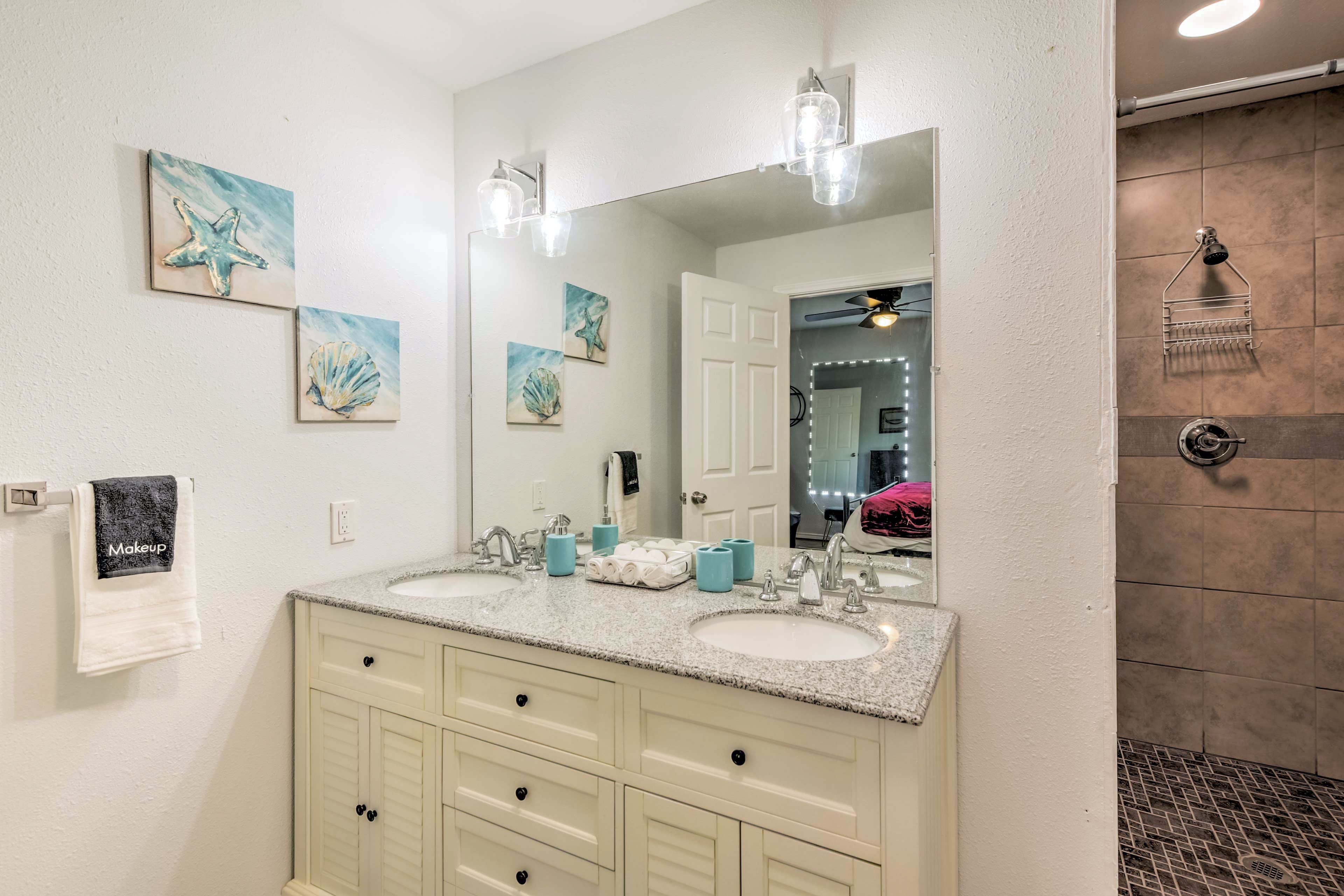 En-Suite Bathroom | Complimentary Toiletries