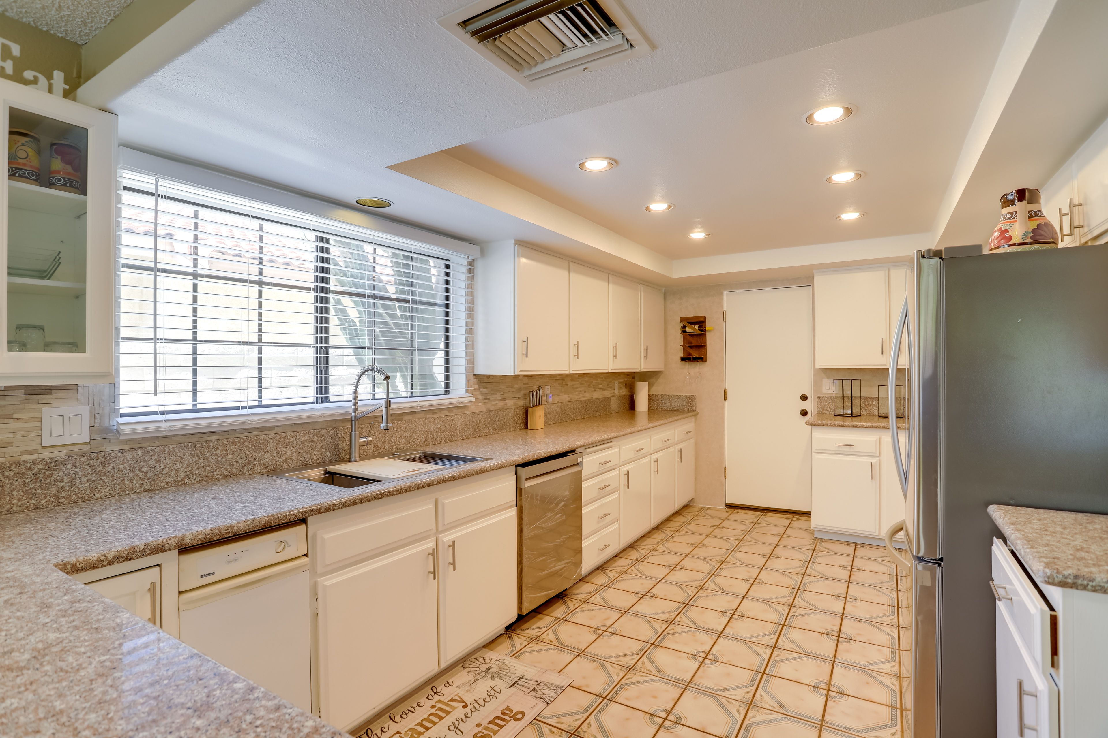 Kitchen | Keurig Coffee Maker | Wine Glasses | Dishwasher | Hot Water Pot