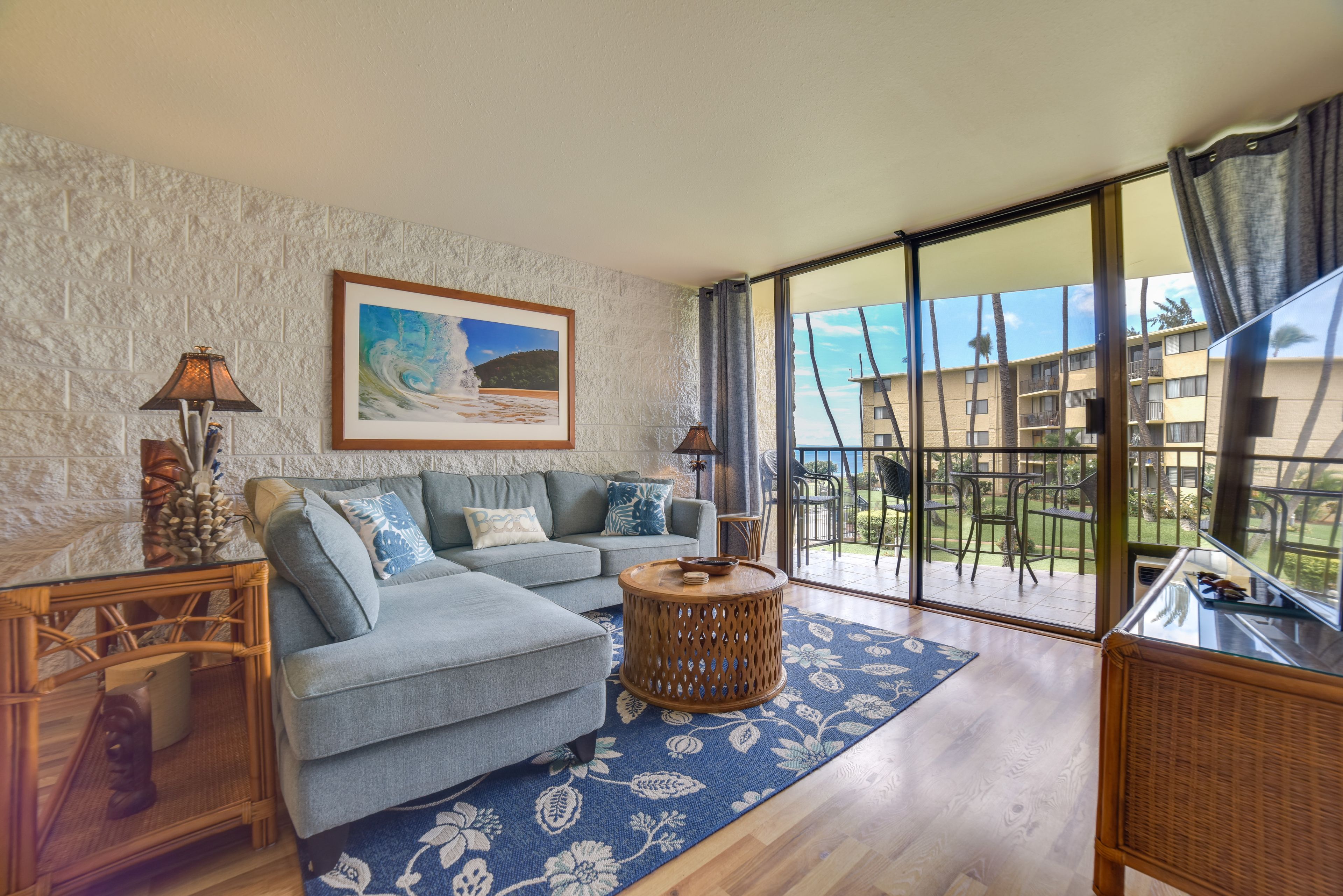 Living Room | Smart TV | A/C Units | Free WiFi