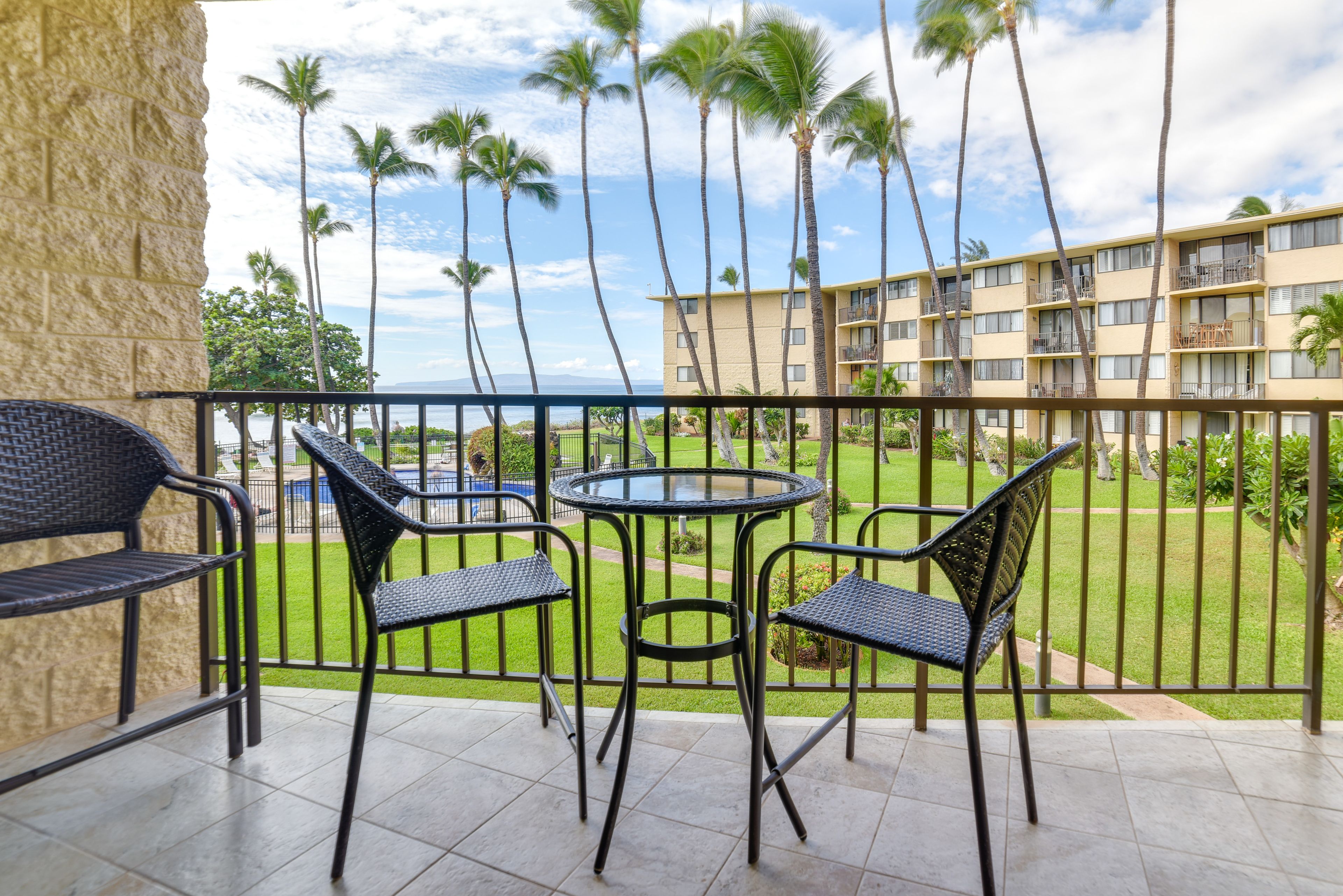 Patio | Community Pool | Outdoor Dining
